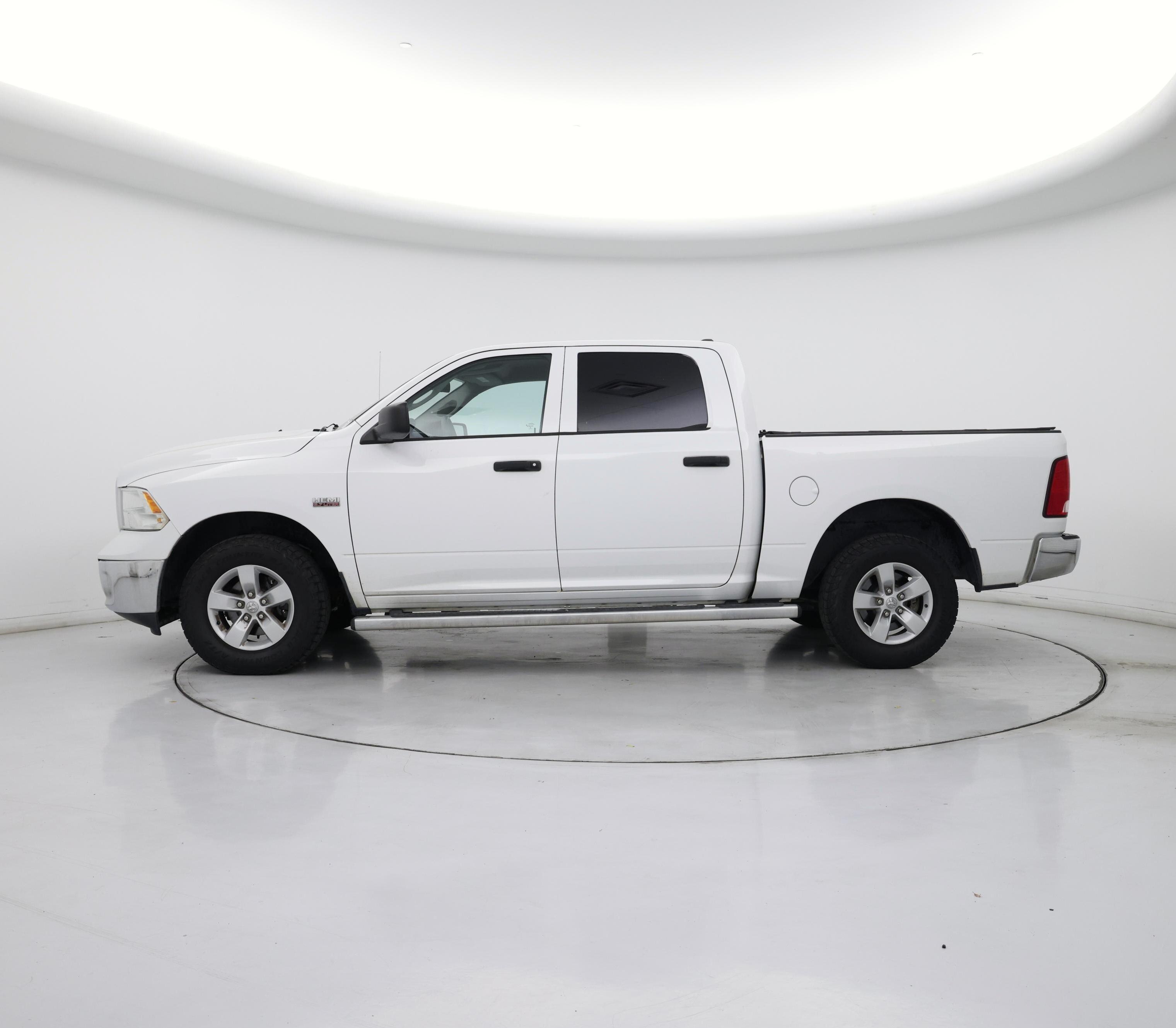 Thumbnail: 2019 RAM 1500 Classic - 3