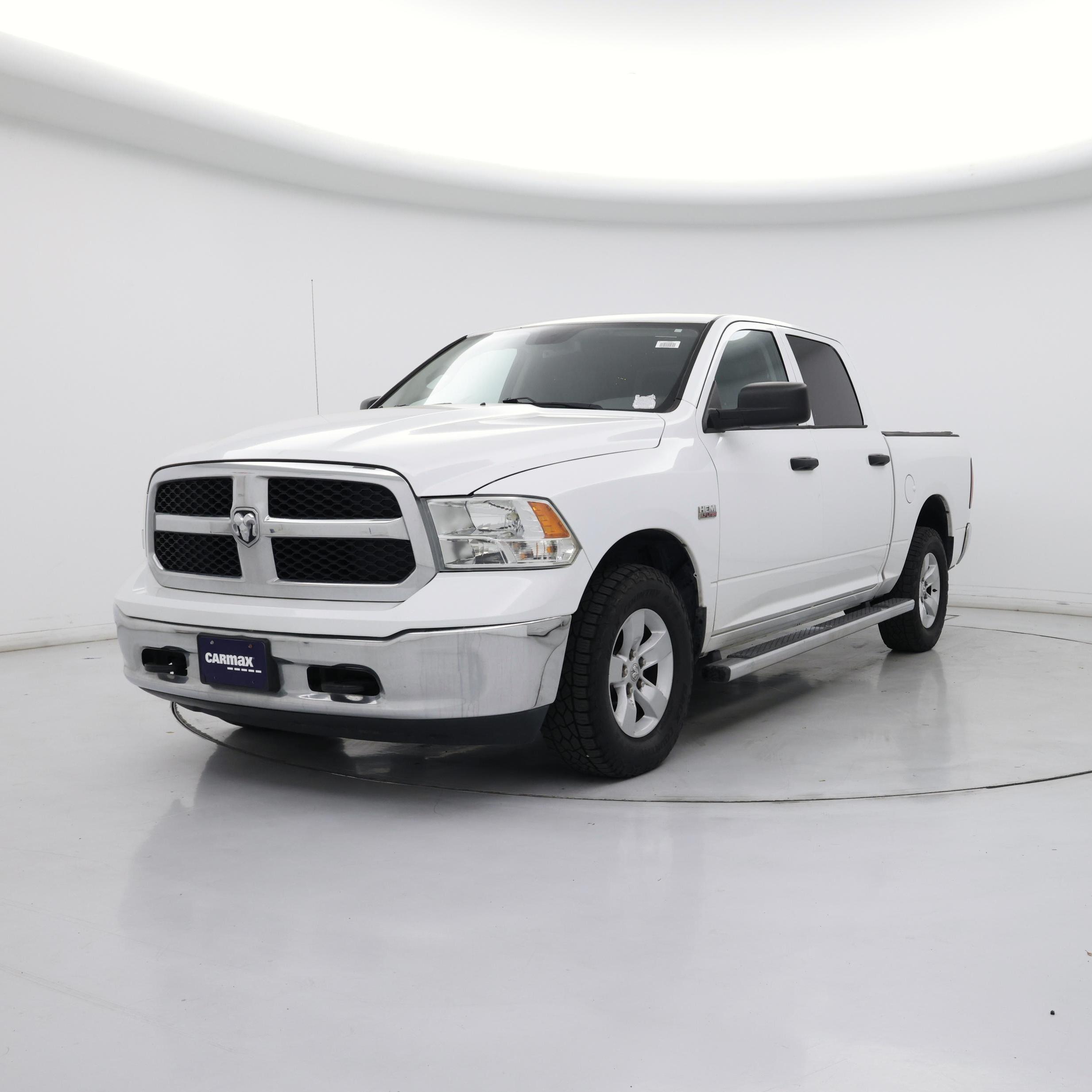 Thumbnail: 2019 RAM 1500 Classic - 4