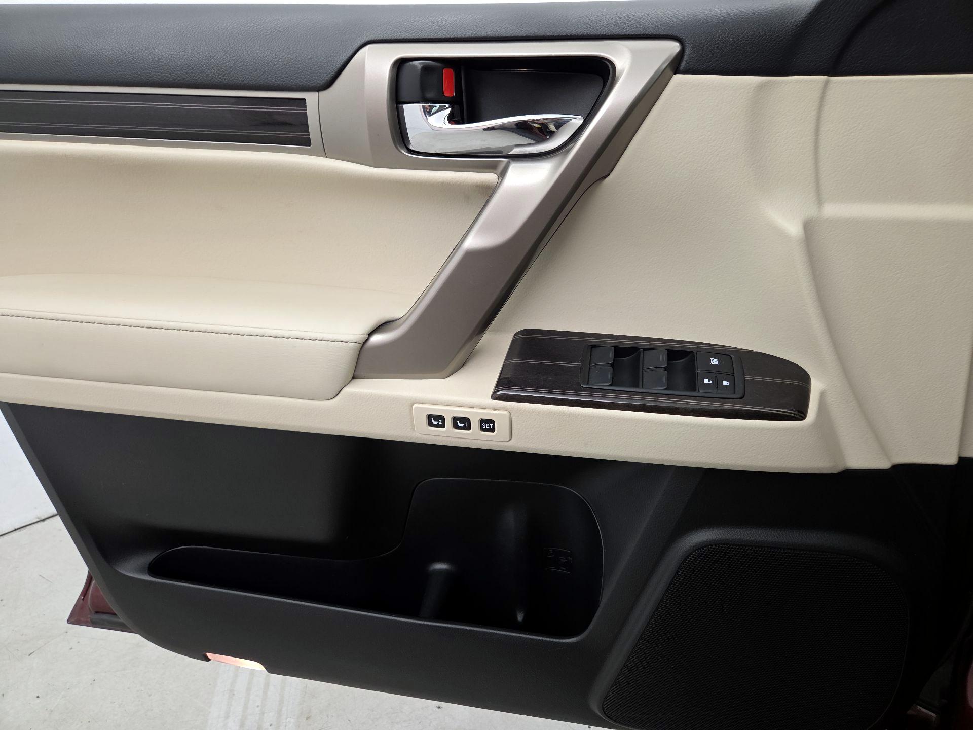 Thumbnail: 2020 Lexus GX - 12