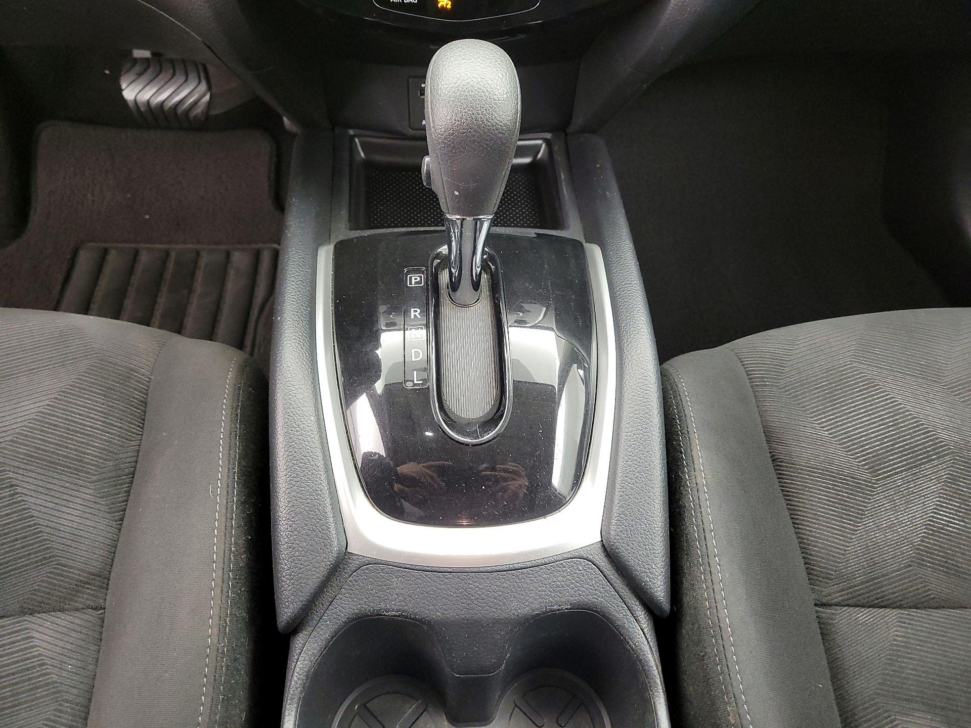Thumbnail: 2016 Nissan Rogue - 17