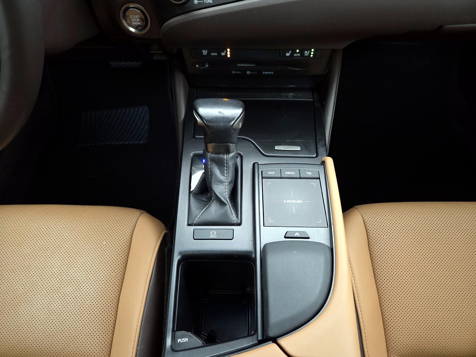 Thumbnail: 2021 Lexus ES - 18