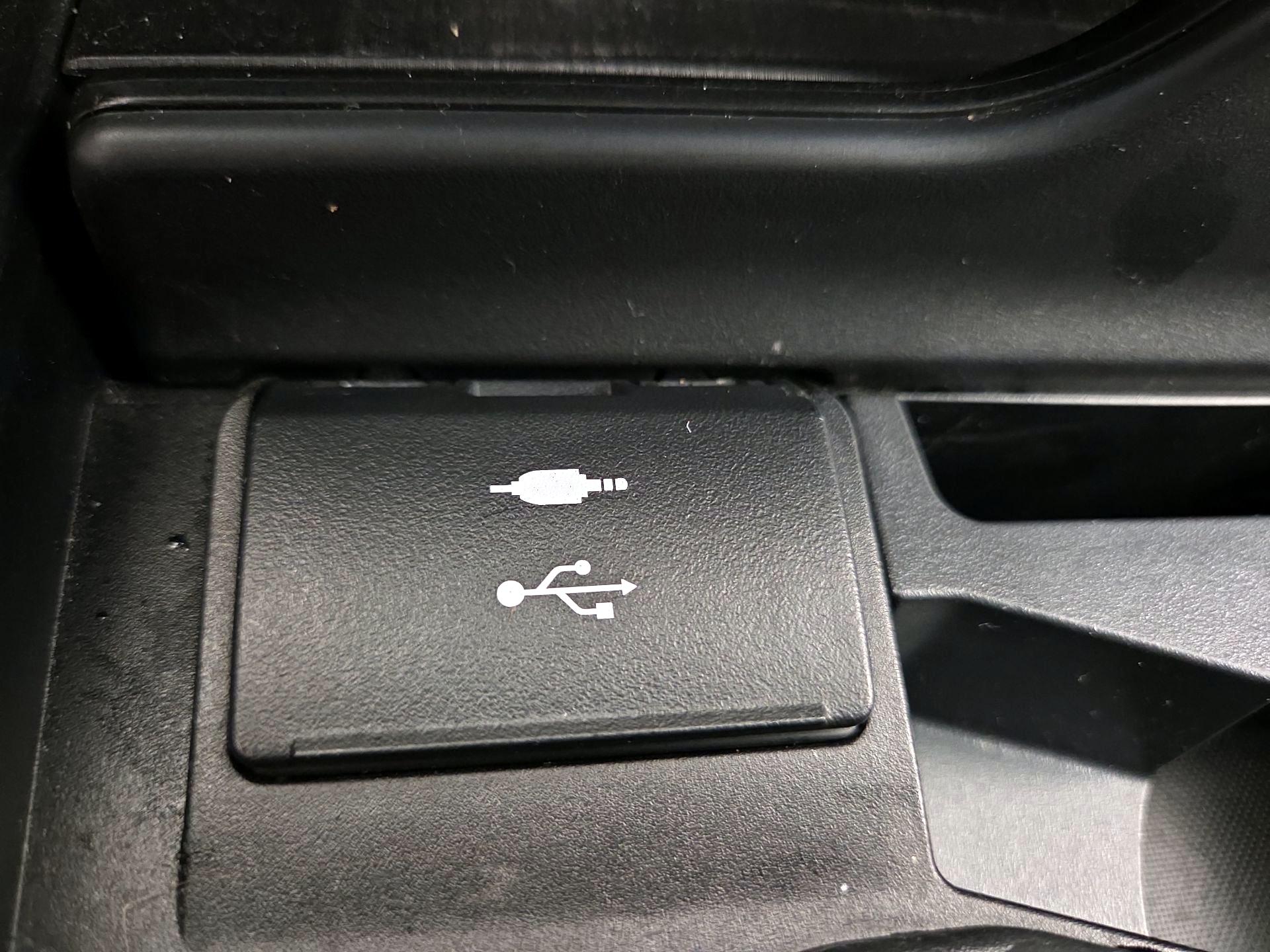 Thumbnail: 2021 Lexus ES - 19