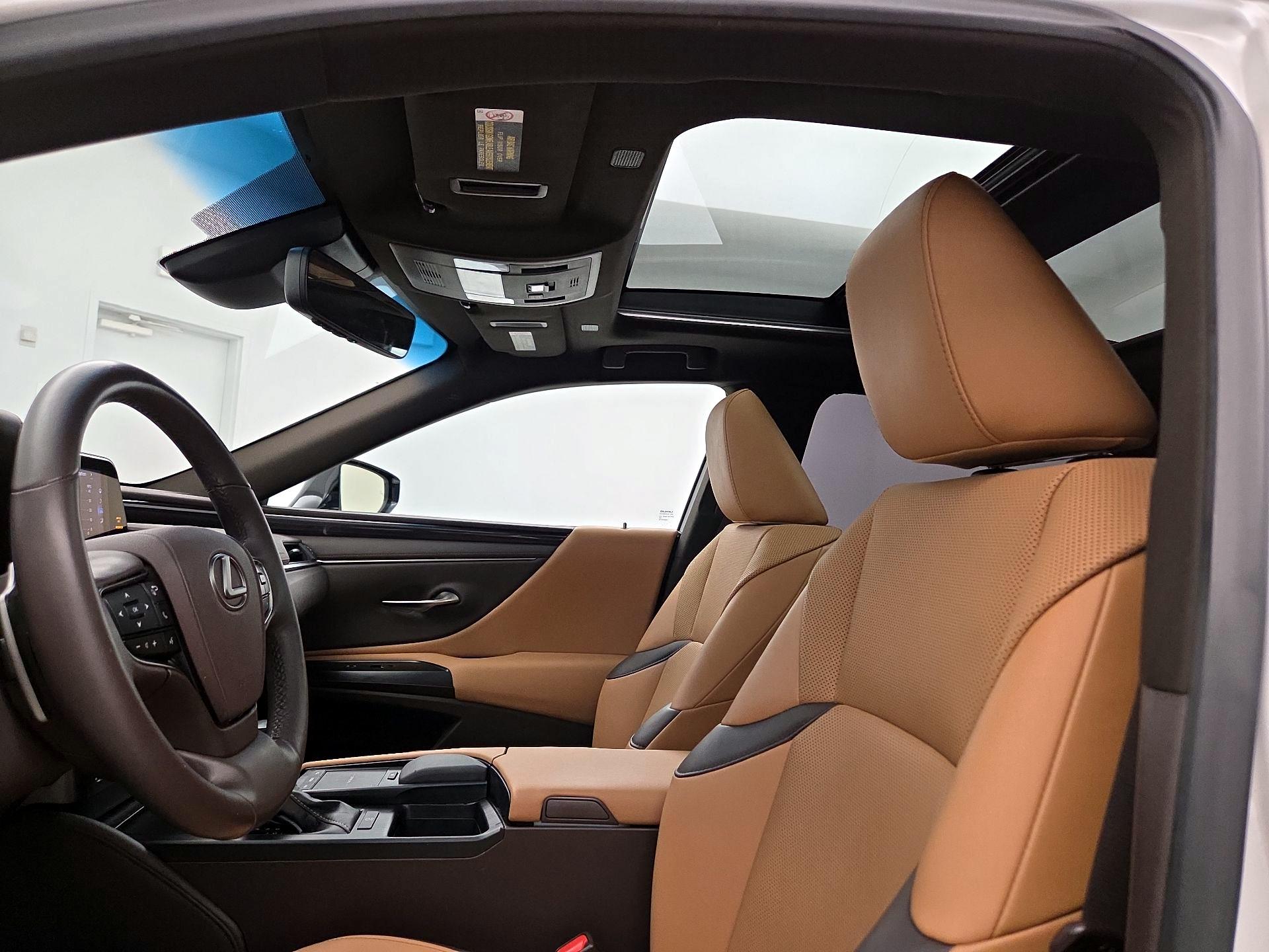 Thumbnail: 2021 Lexus ES - 20