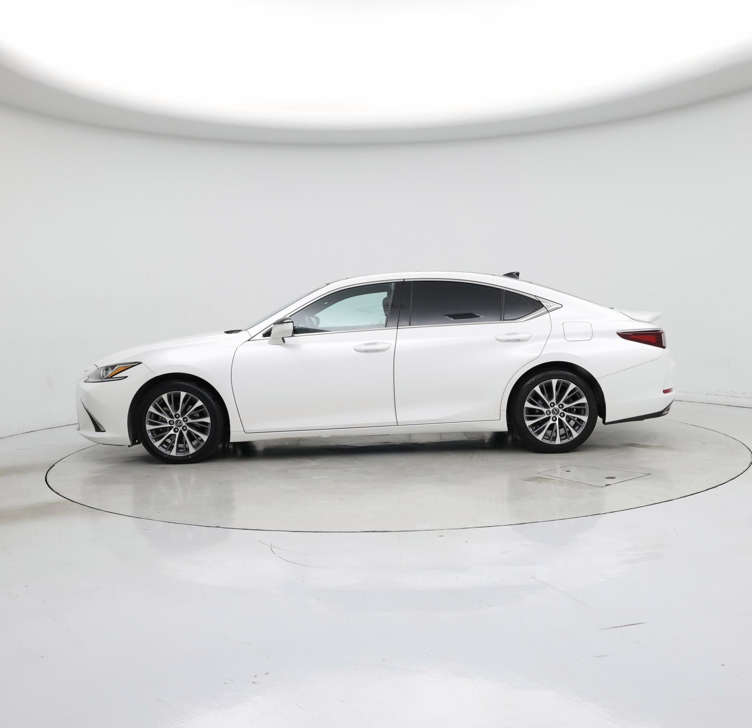 Thumbnail: 2021 Lexus ES - 3