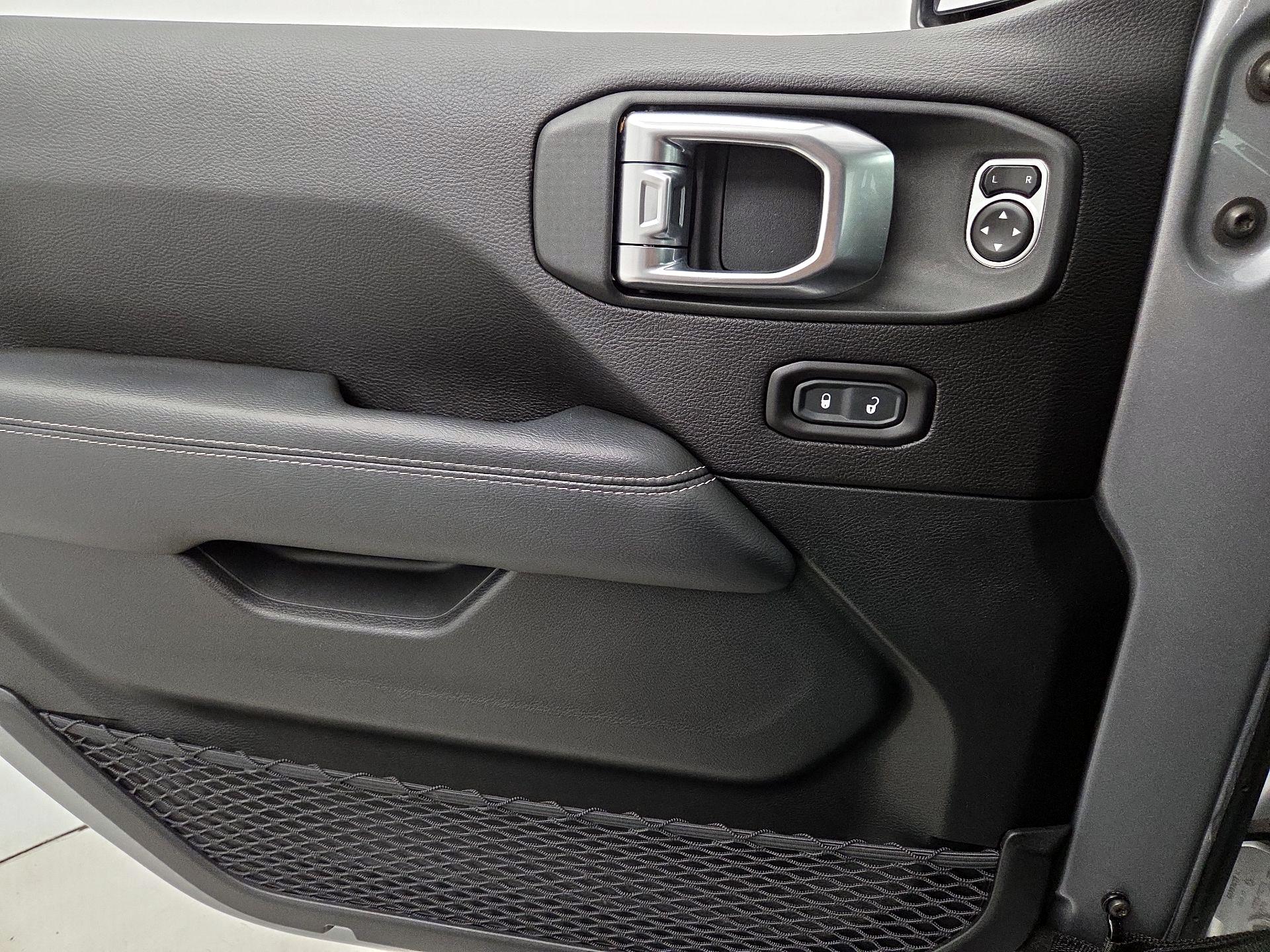 Thumbnail: 2020 Jeep Gladiator - 12