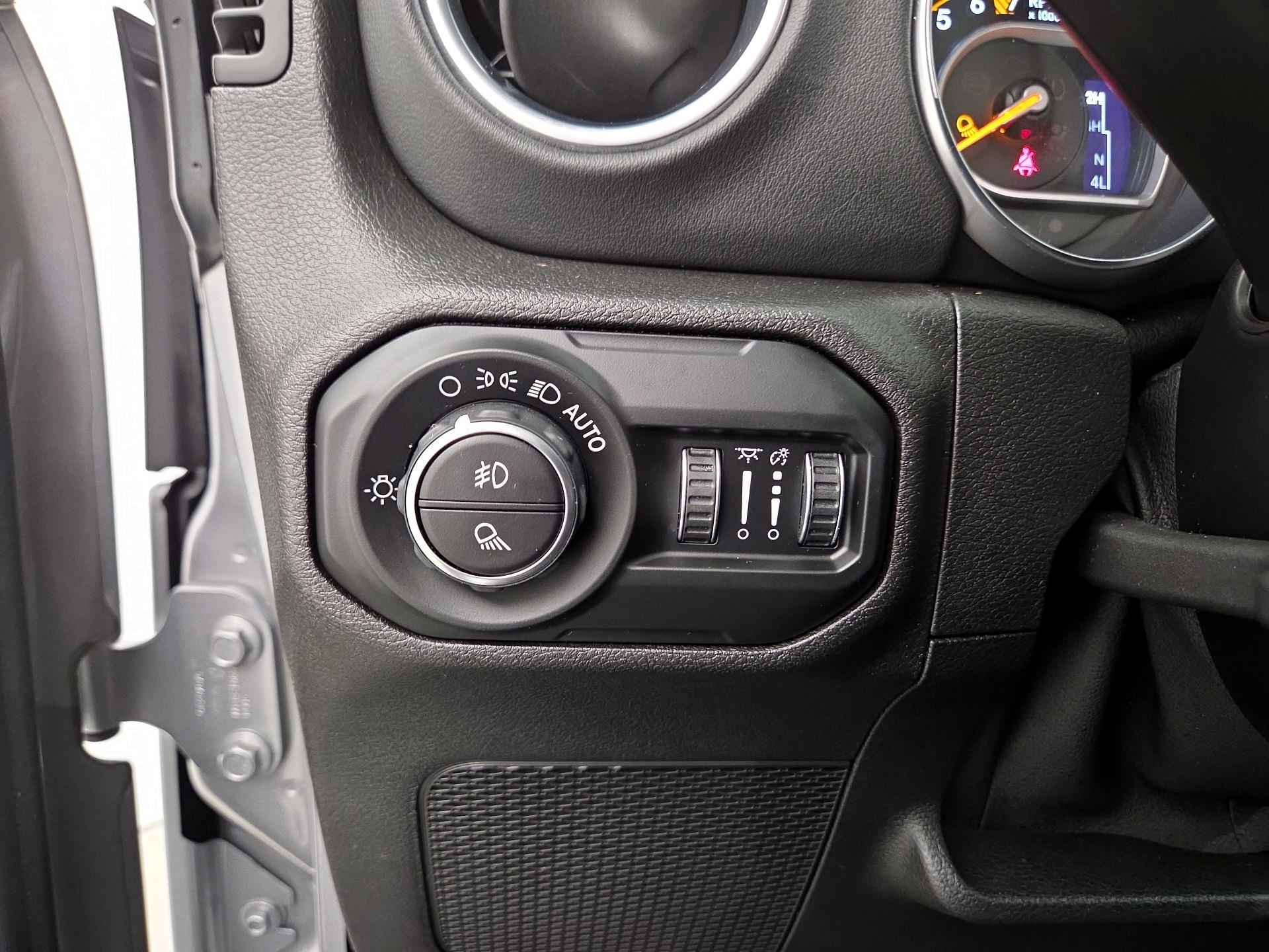 Thumbnail: 2020 Jeep Gladiator - 13