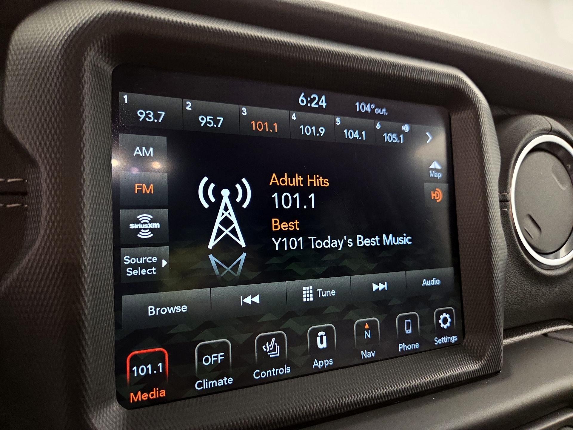 Thumbnail: 2020 Jeep Gladiator - 16