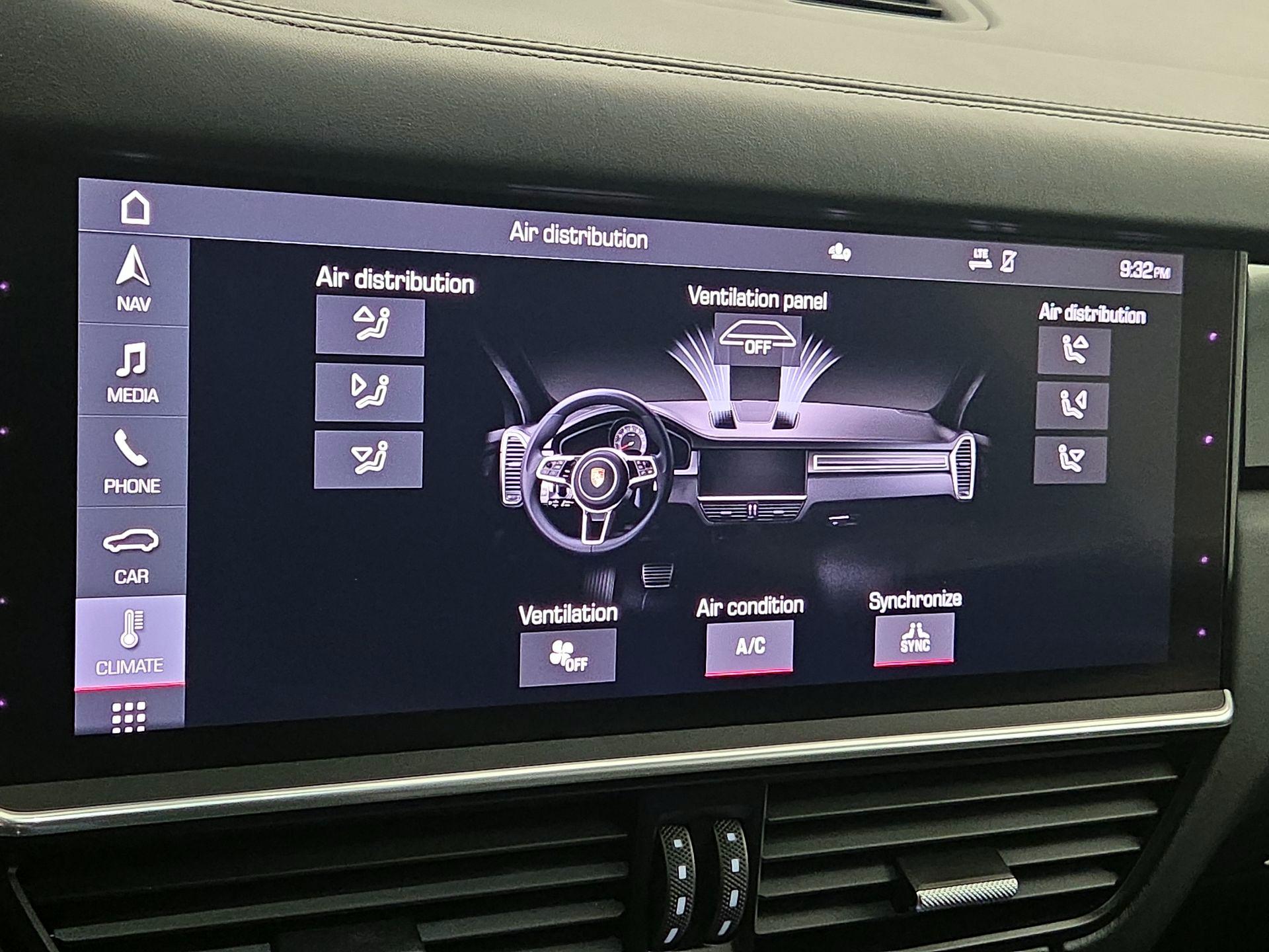 Thumbnail: 2020 Porsche Cayenne - 17