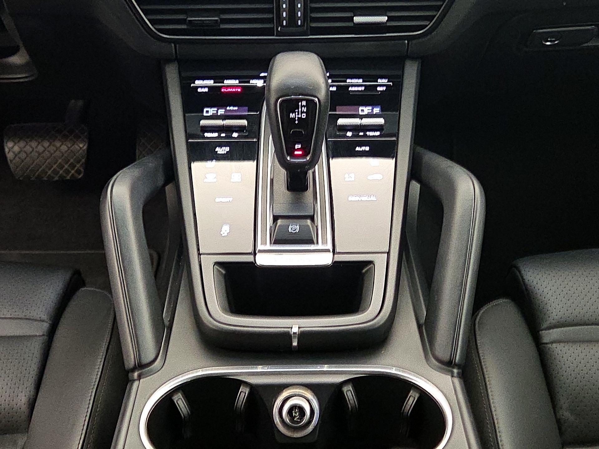 Thumbnail: 2020 Porsche Cayenne - 18
