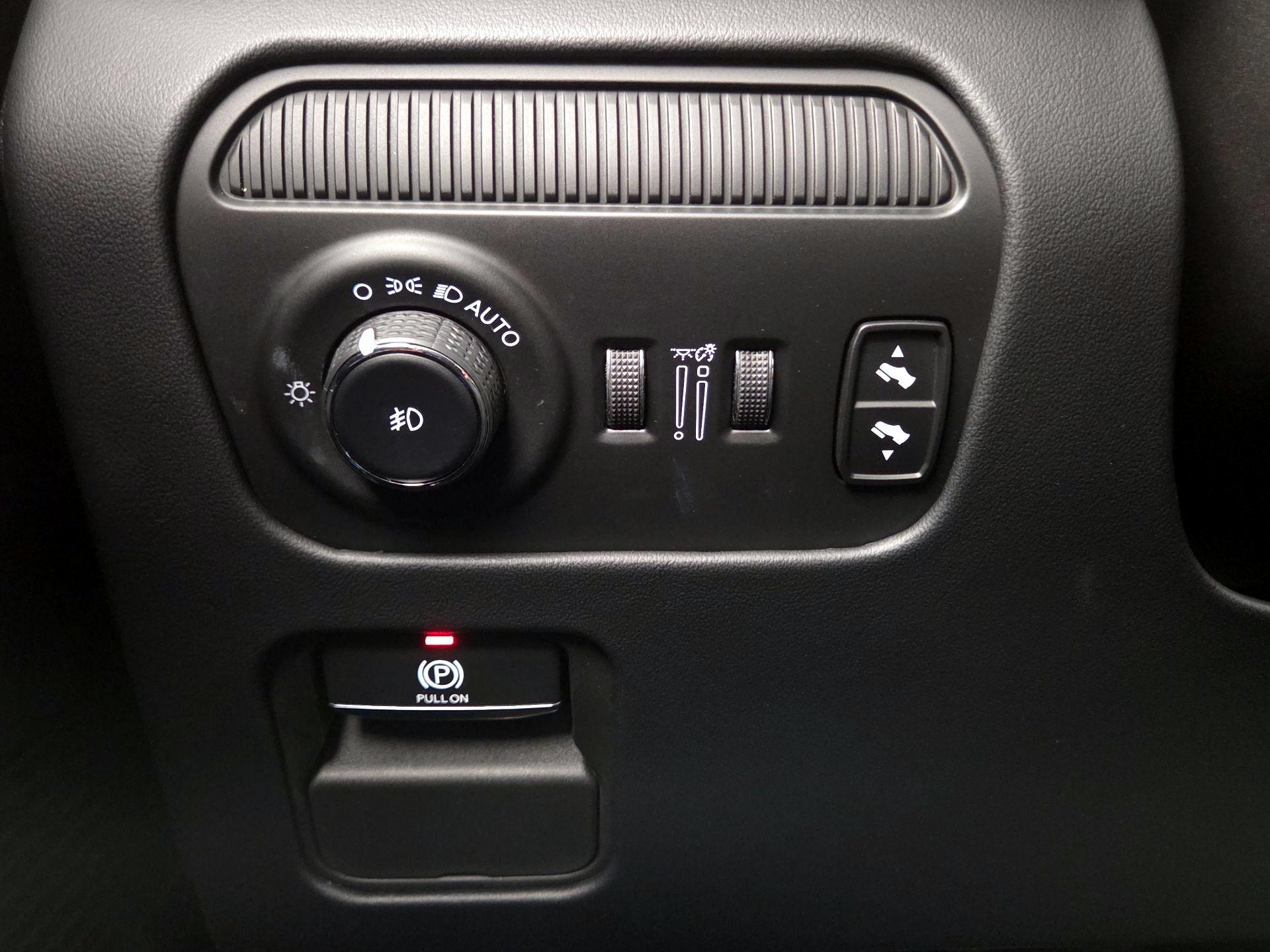 Thumbnail: 2023 Jeep Grand Wagoneer - 13