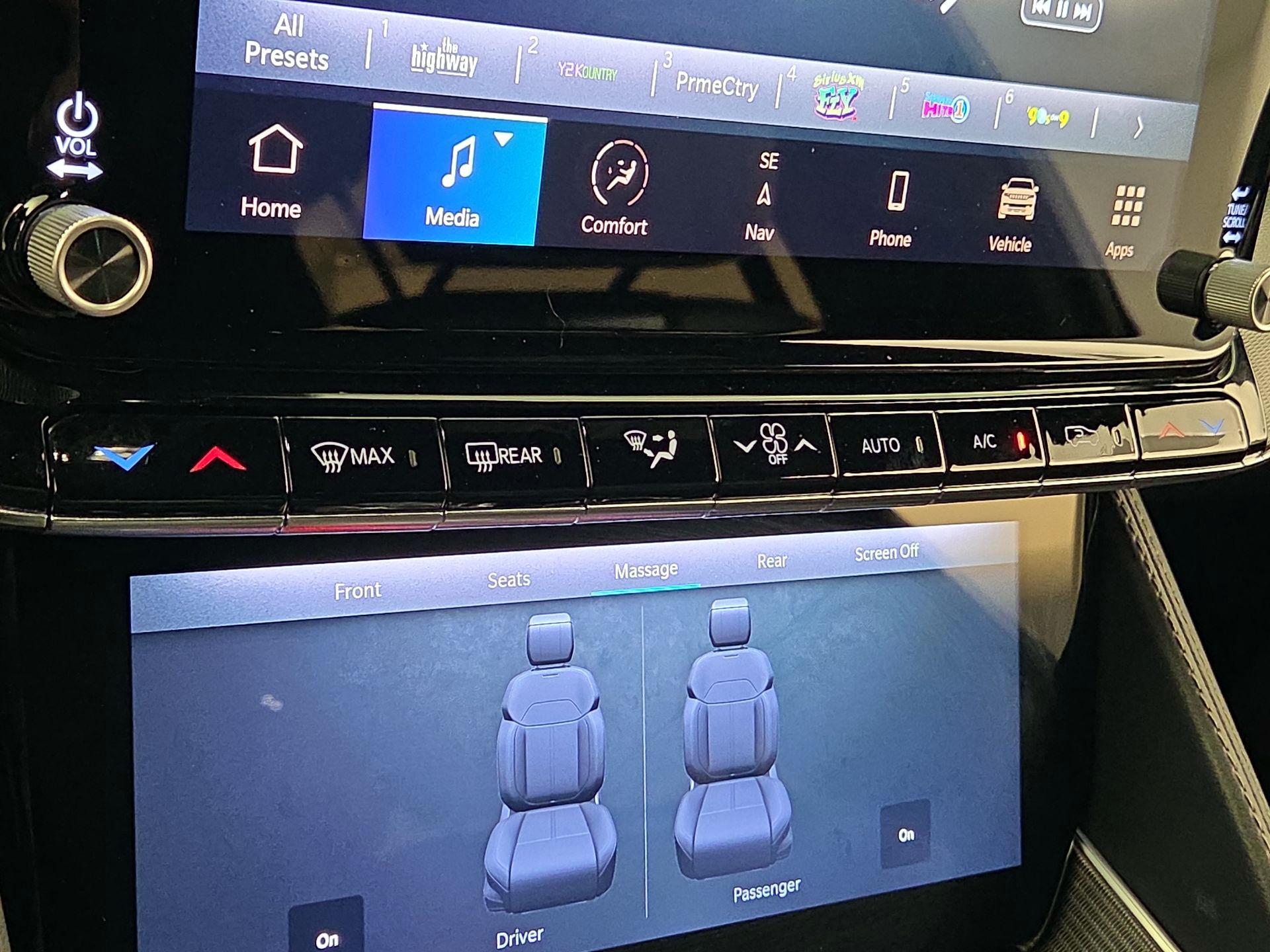 Thumbnail: 2023 Jeep Grand Wagoneer - 17