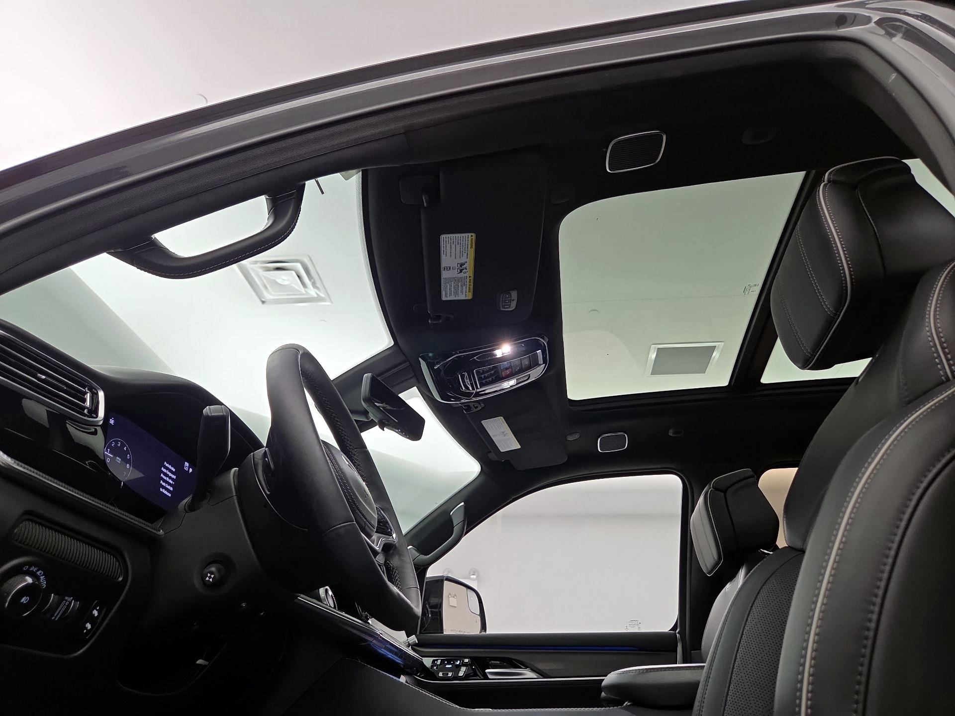 Thumbnail: 2023 Jeep Grand Wagoneer - 19