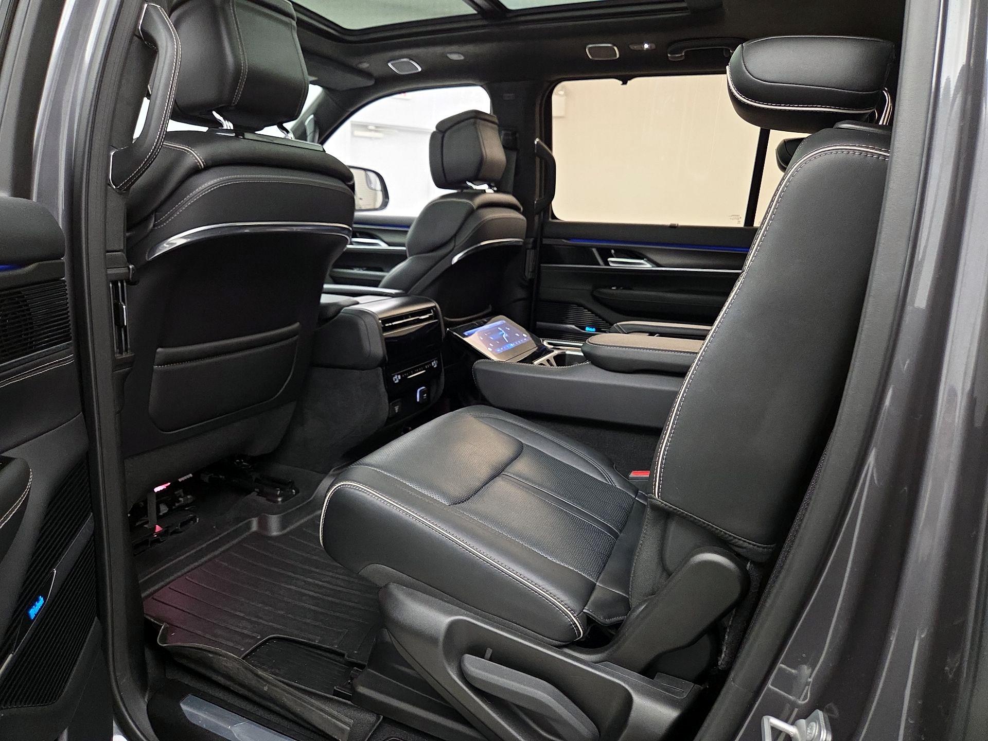 Thumbnail: 2023 Jeep Grand Wagoneer - 20