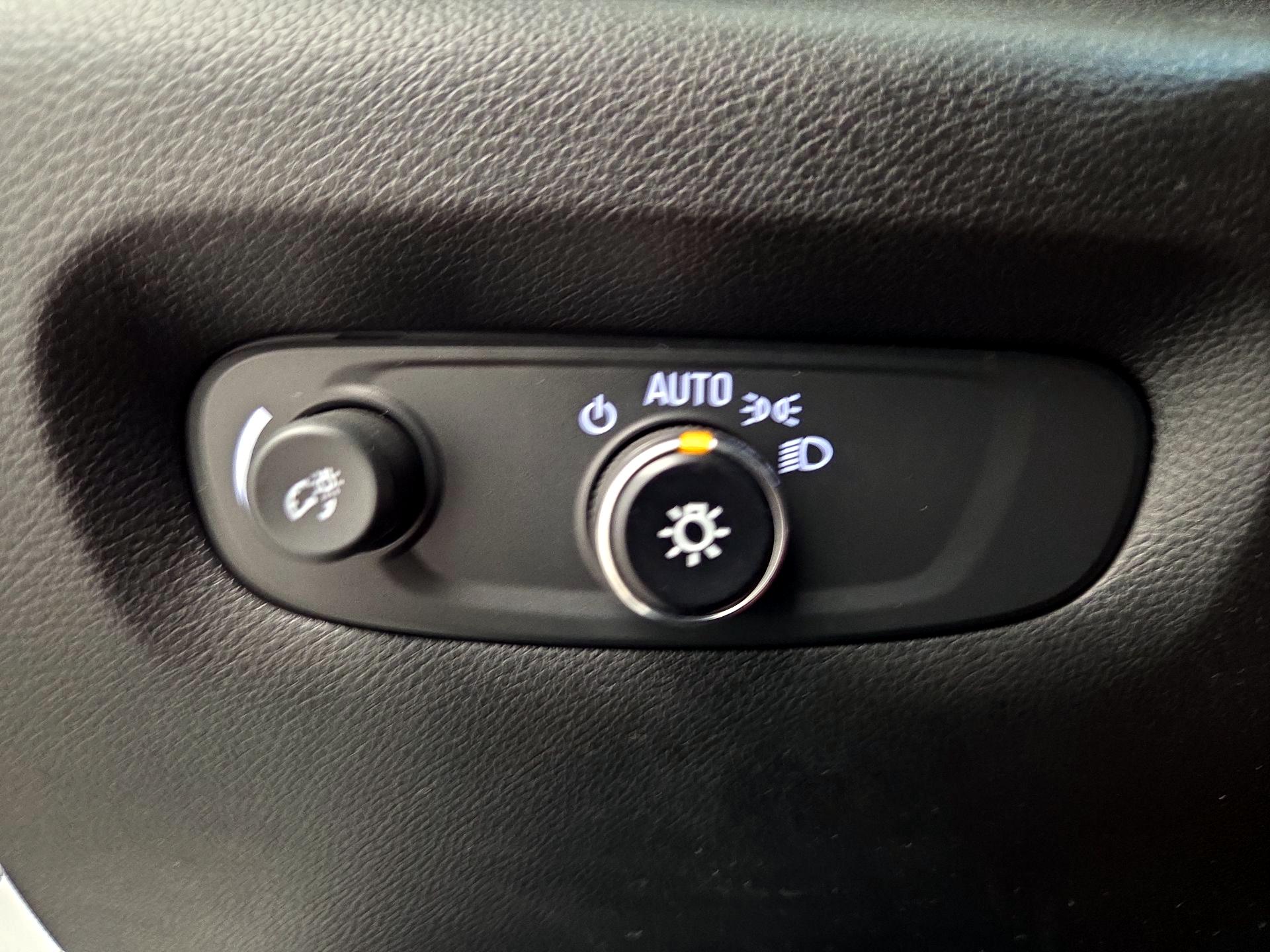 Thumbnail: 2023 Chevrolet Traverse - 13