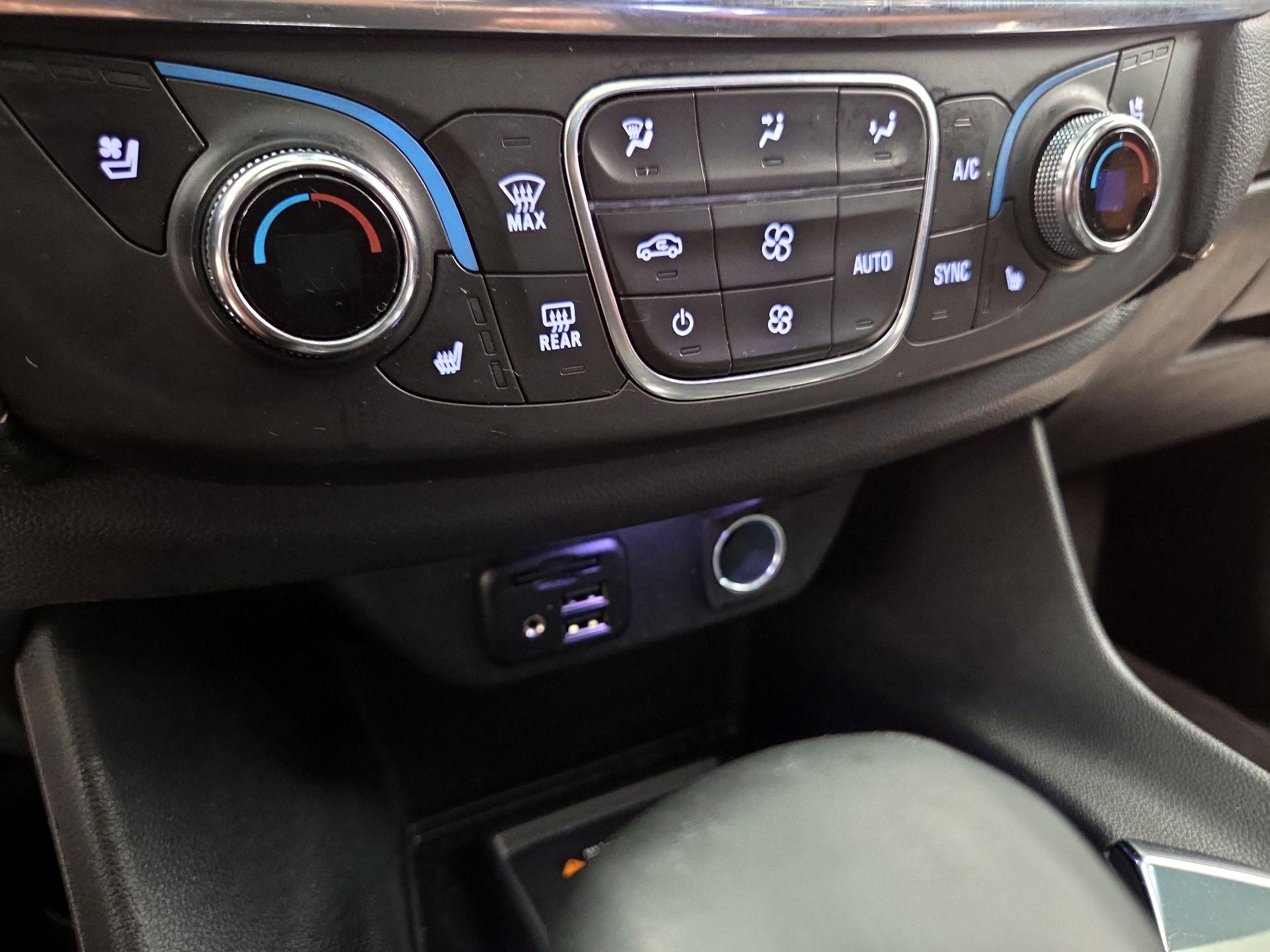 Thumbnail: 2023 Chevrolet Traverse - 17