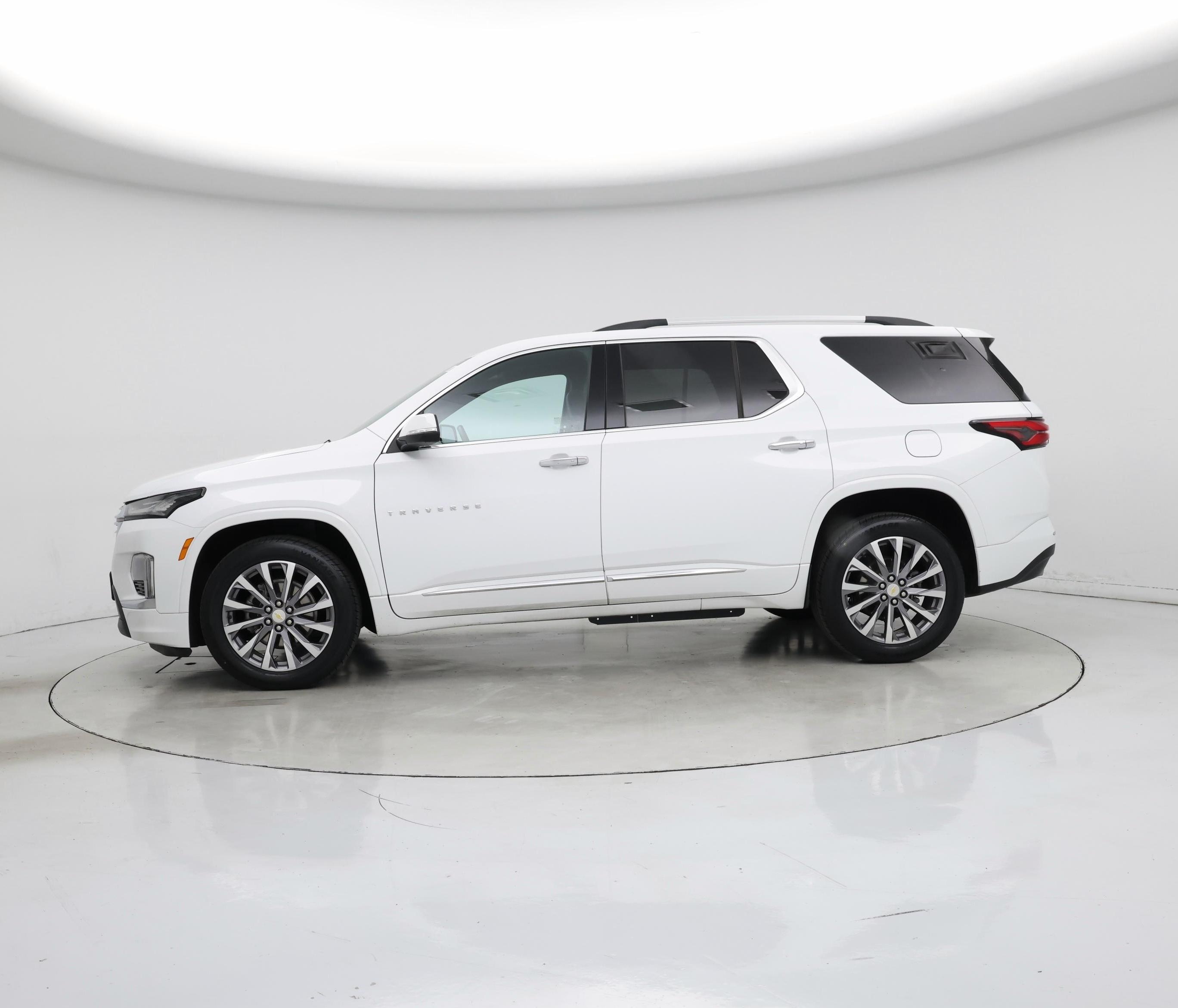 Thumbnail: 2023 Chevrolet Traverse - 3