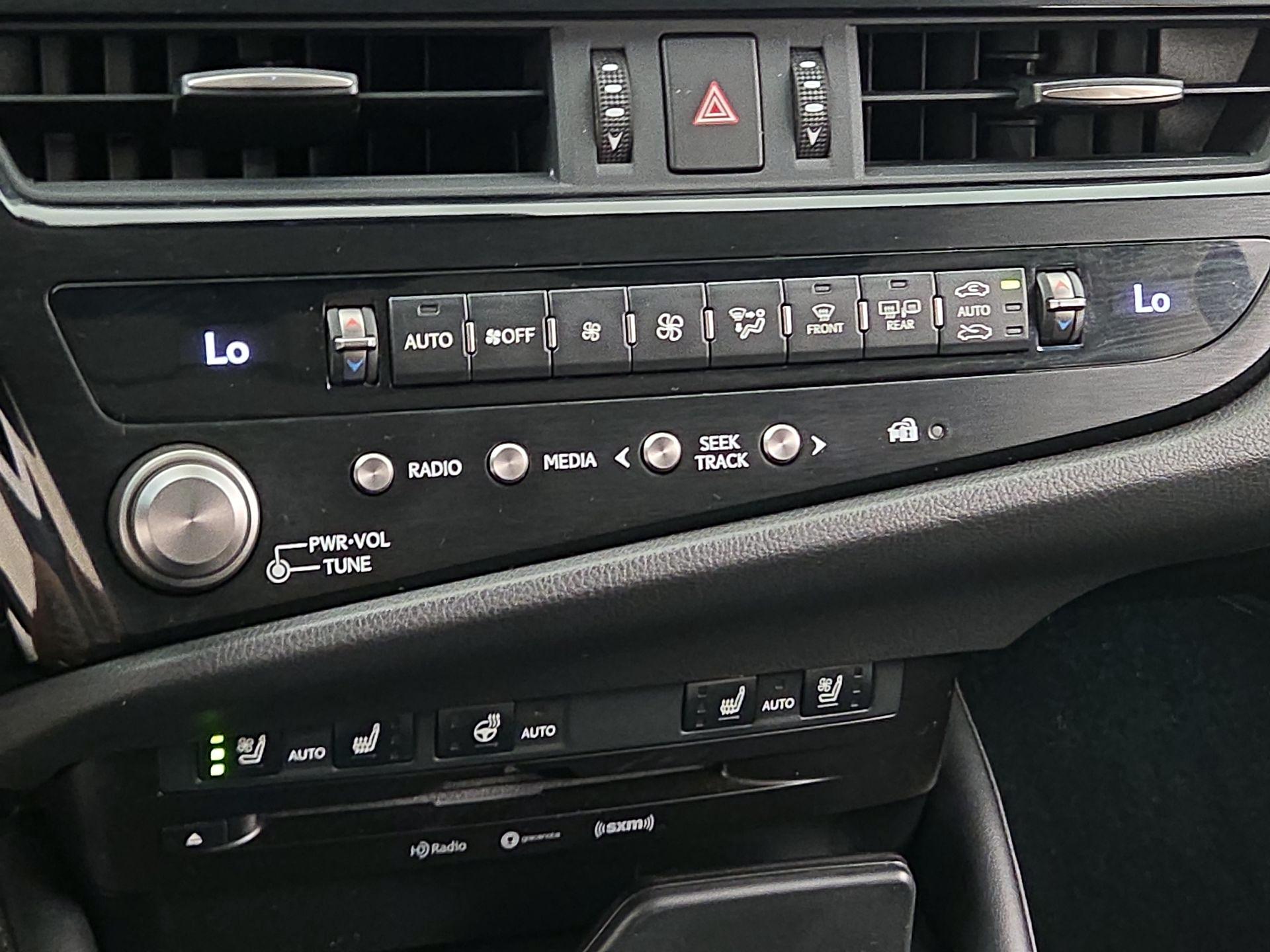Thumbnail: 2022 Lexus ES - 16