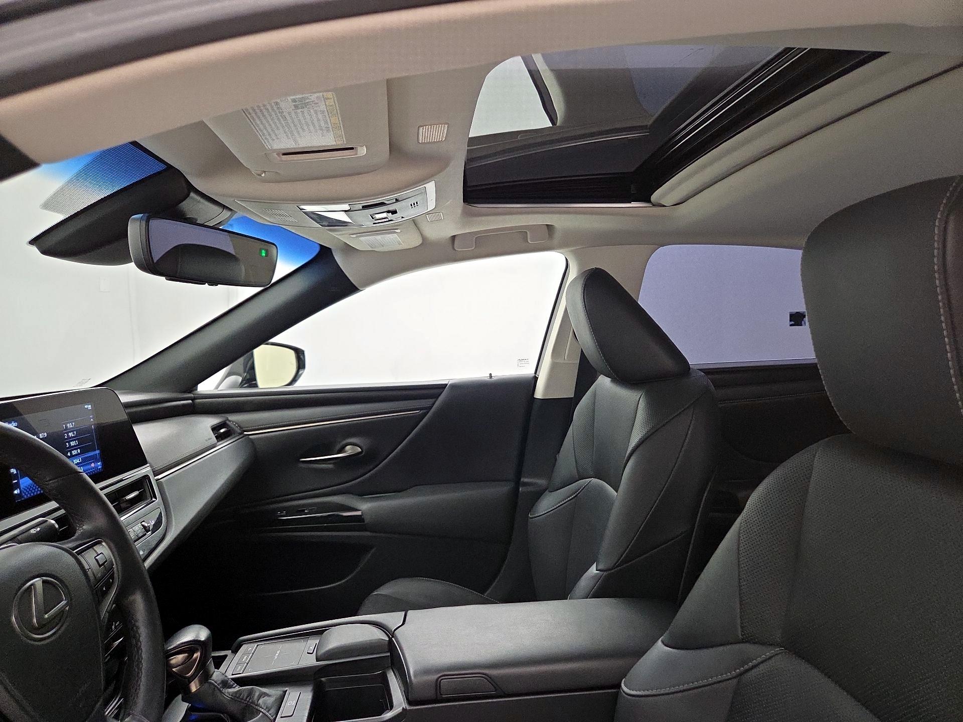 Thumbnail: 2022 Lexus ES - 19