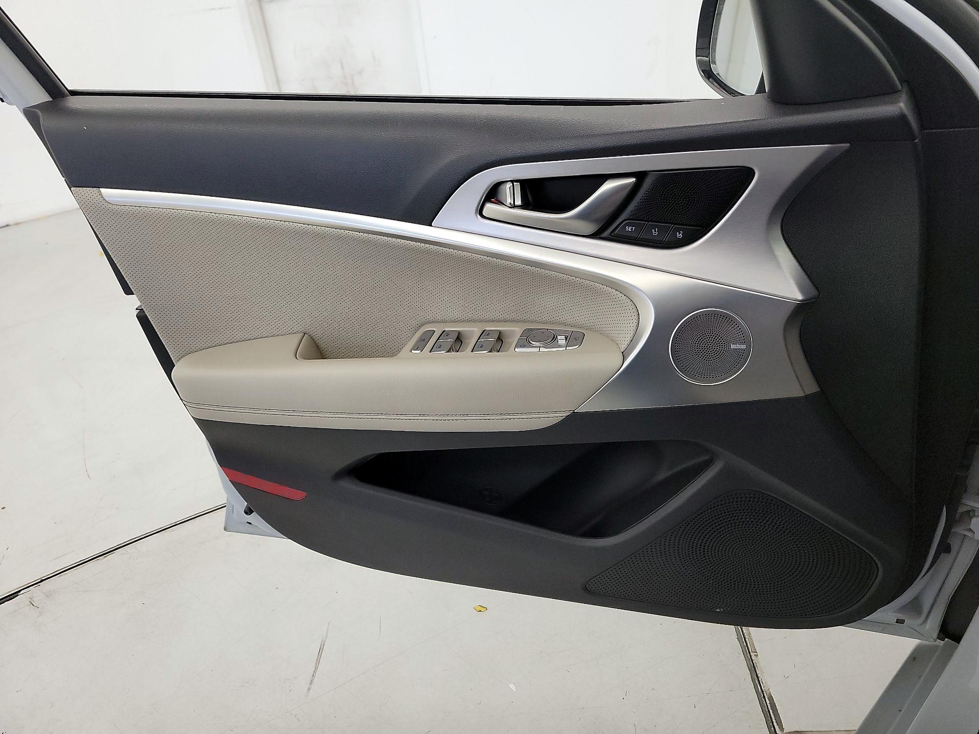 Thumbnail: 2020 Genesis G70 - 12