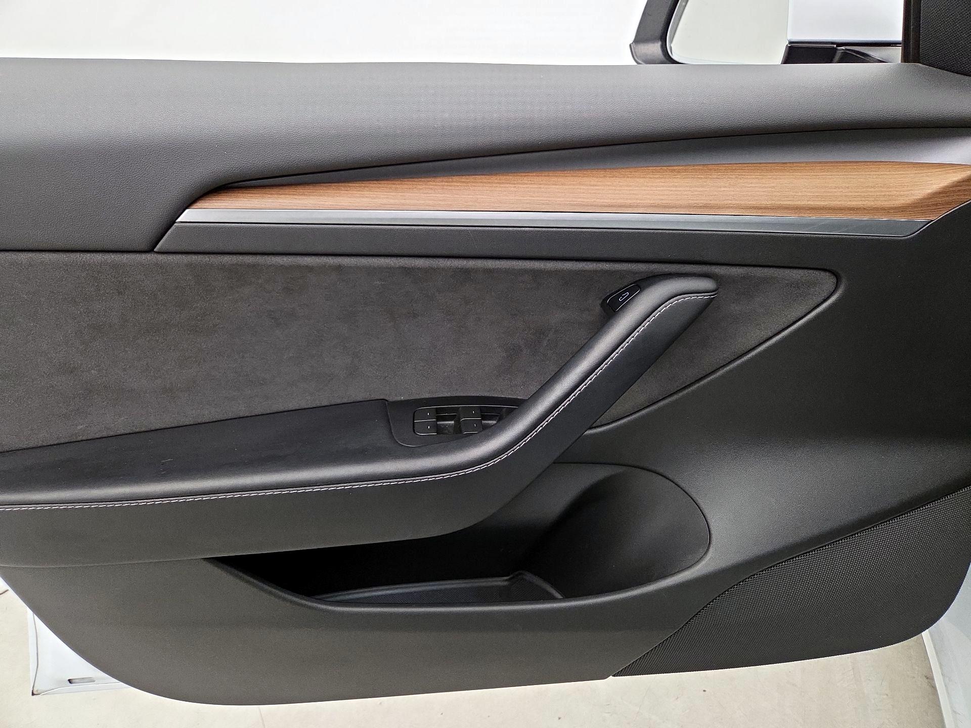 Thumbnail: 2022 Tesla Model 3 - 12