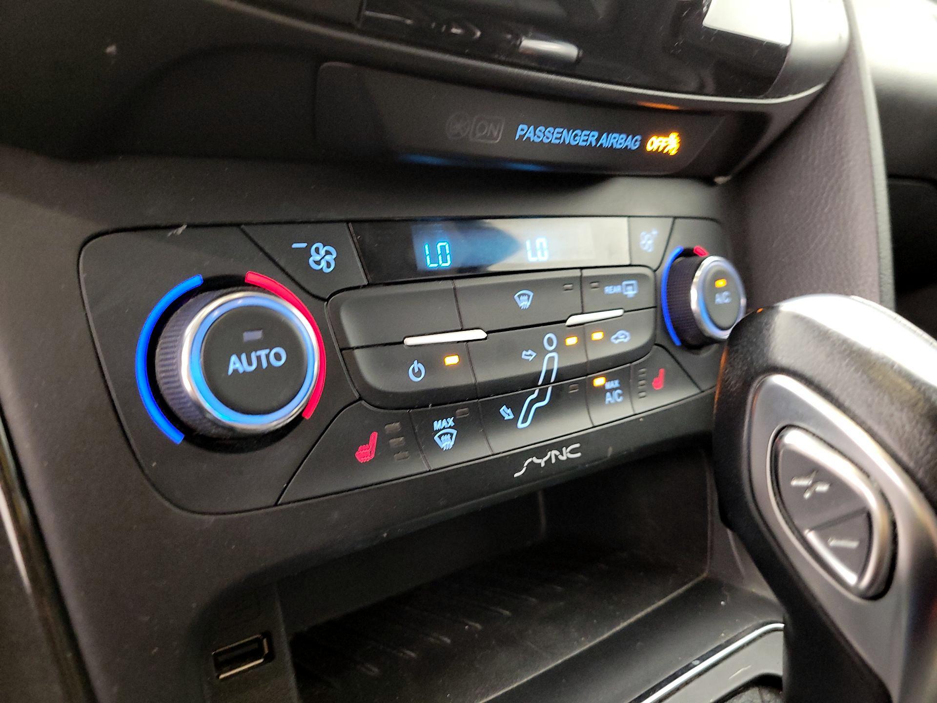 Thumbnail: 2016 Ford Focus - 17