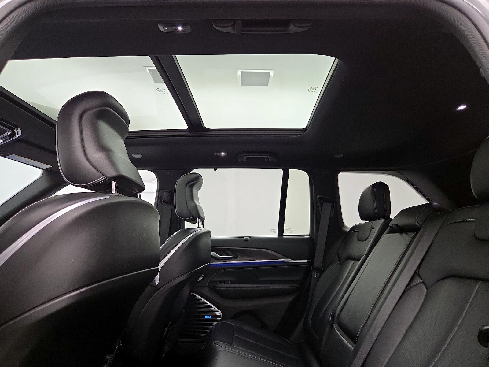 2022 Jeep Grand Cherokee Overland - Photo 25