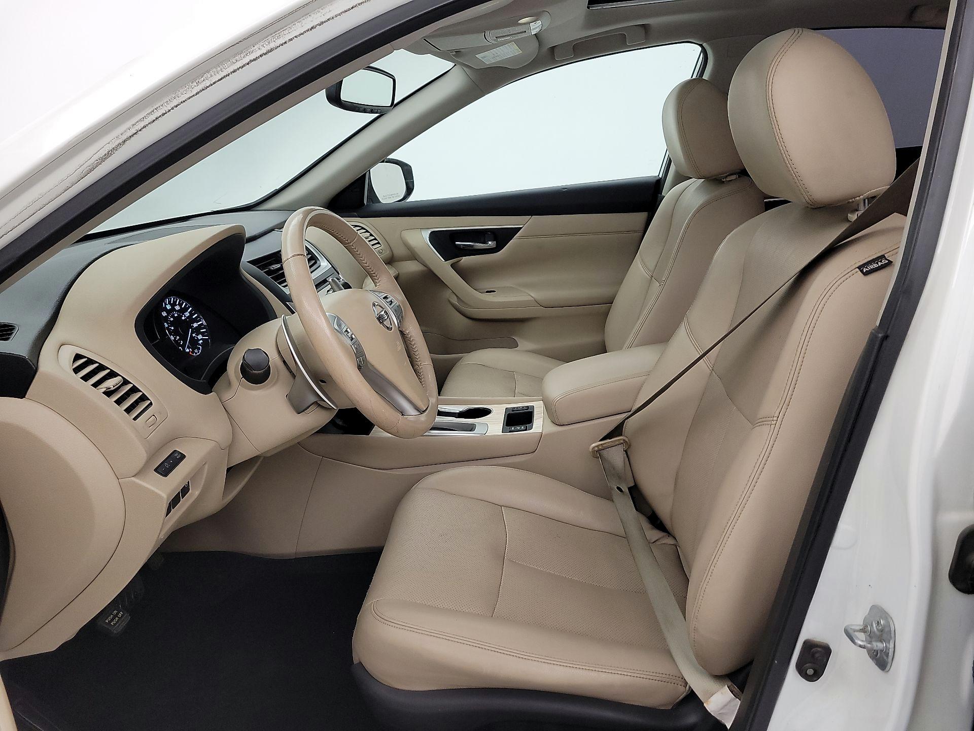 Thumbnail: 2016 Nissan Altima - 11