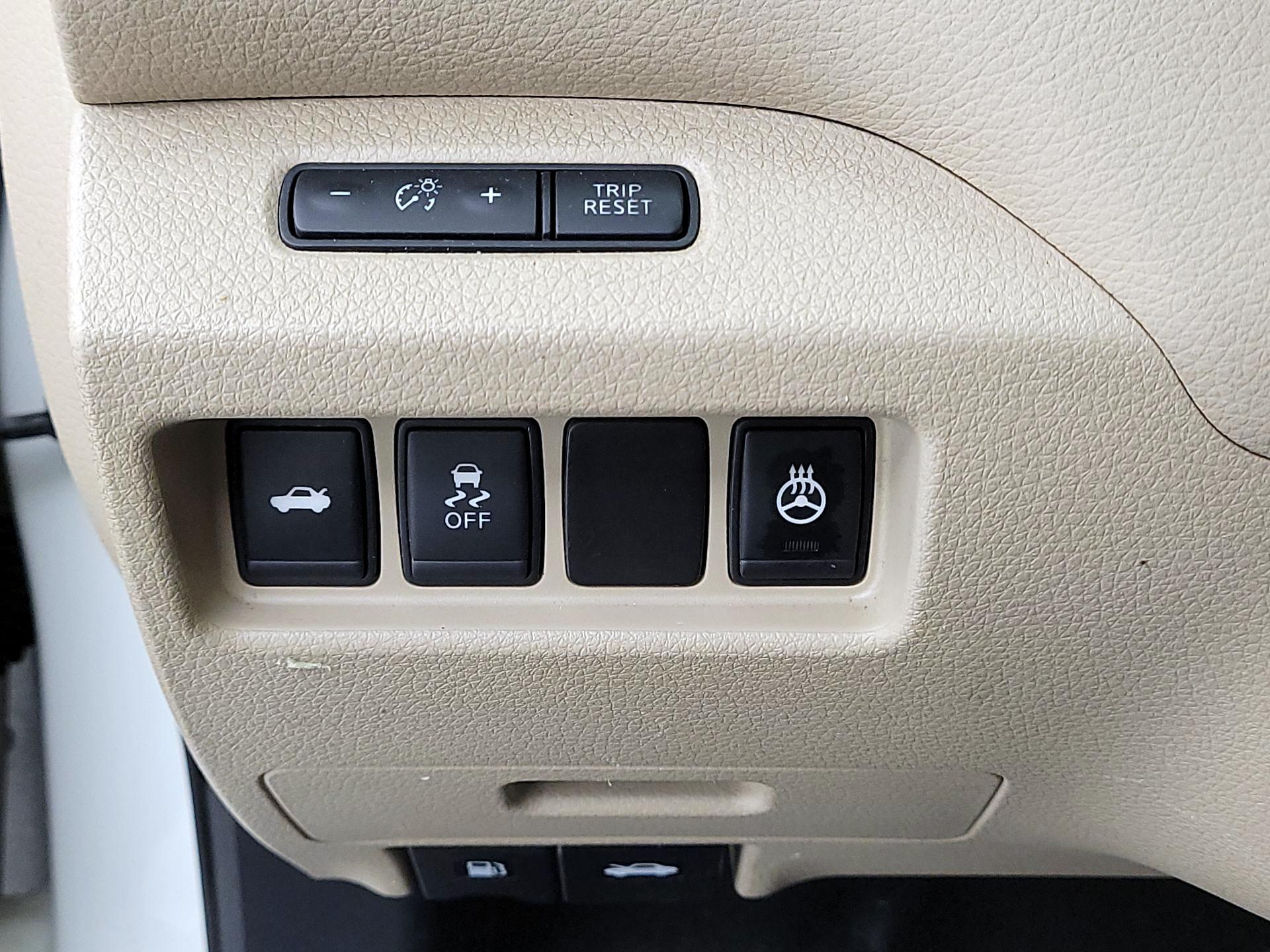 Thumbnail: 2016 Nissan Altima - 13