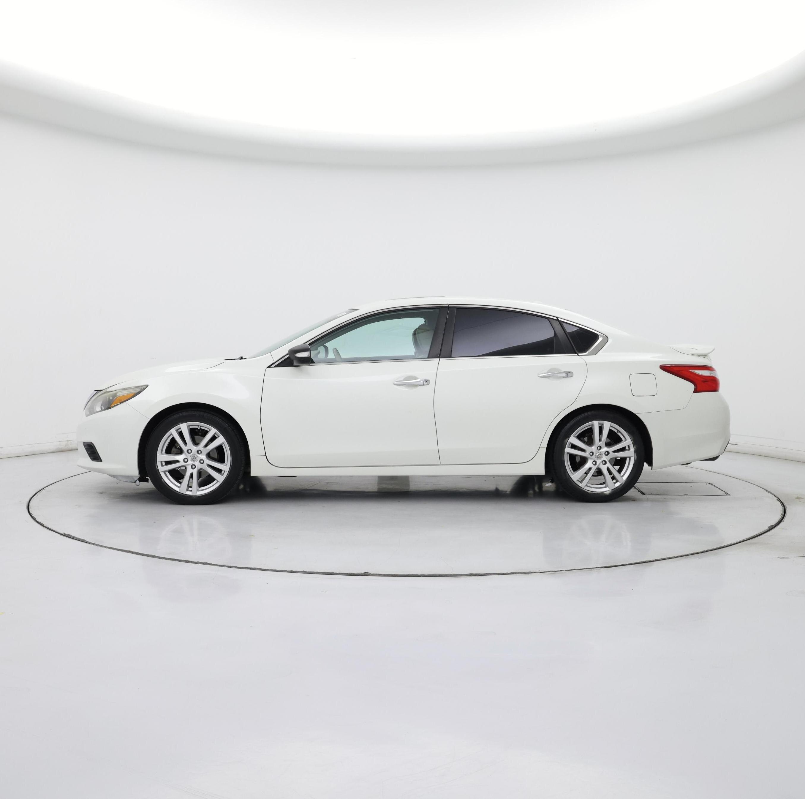 Thumbnail: 2016 Nissan Altima - 3