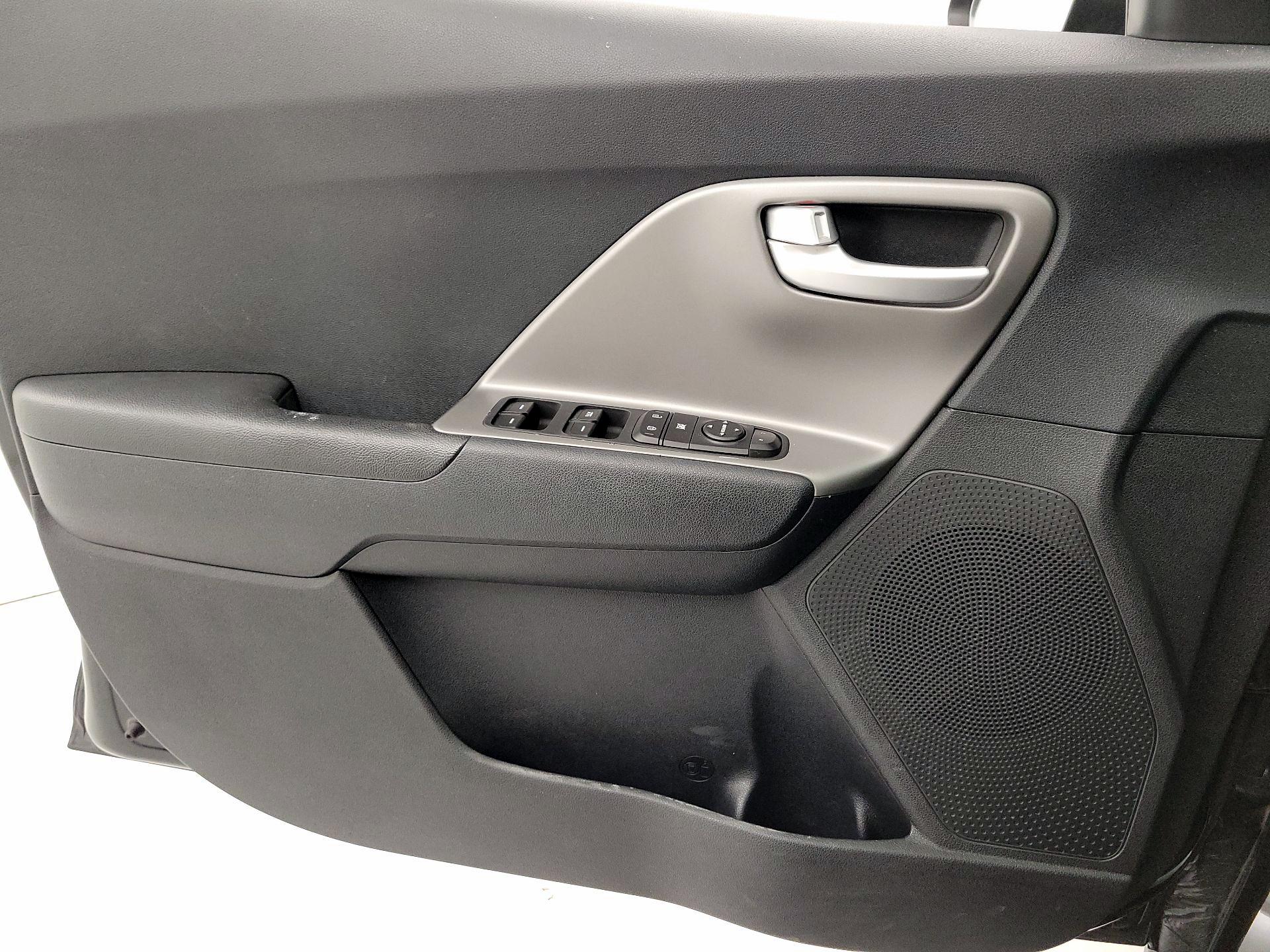 Thumbnail: 2019 Kia Niro - 12