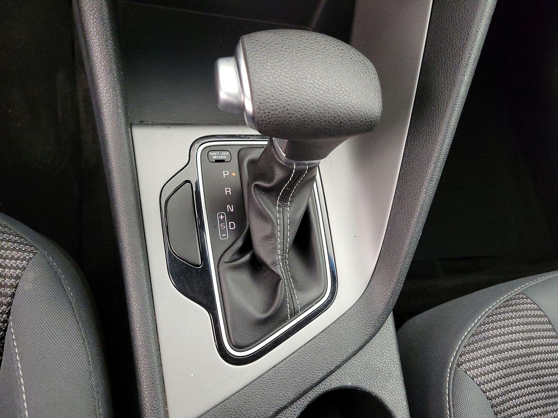 Thumbnail: 2019 Kia Niro - 17