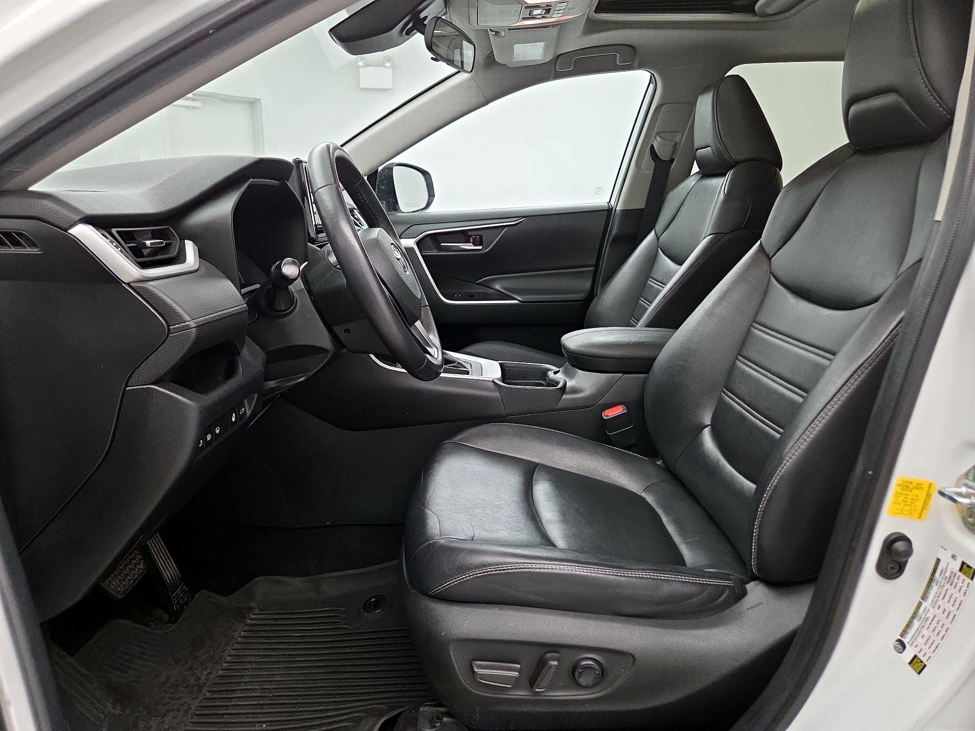 Thumbnail: 2020 Toyota RAV4 - 11