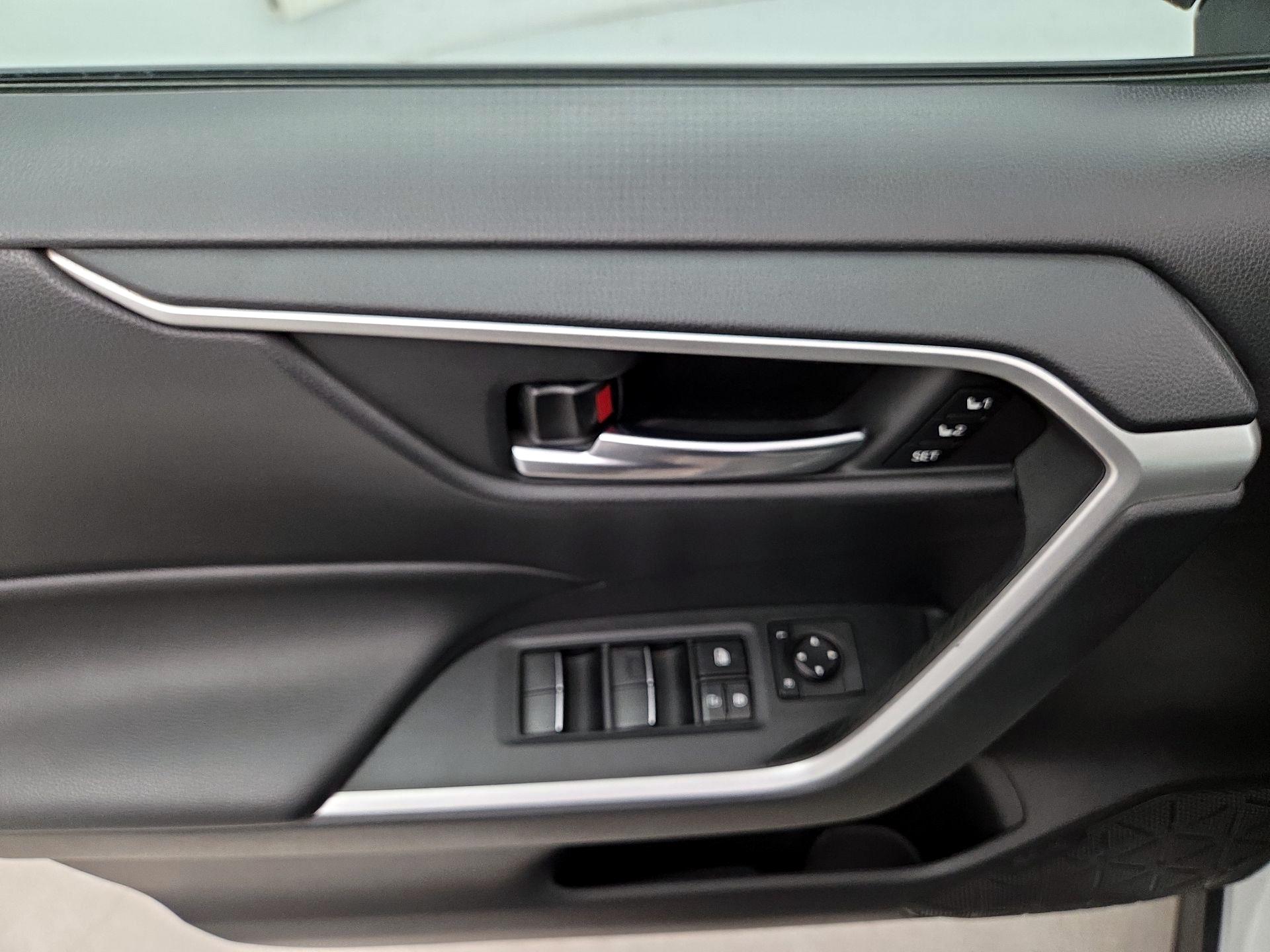 Thumbnail: 2020 Toyota RAV4 - 12