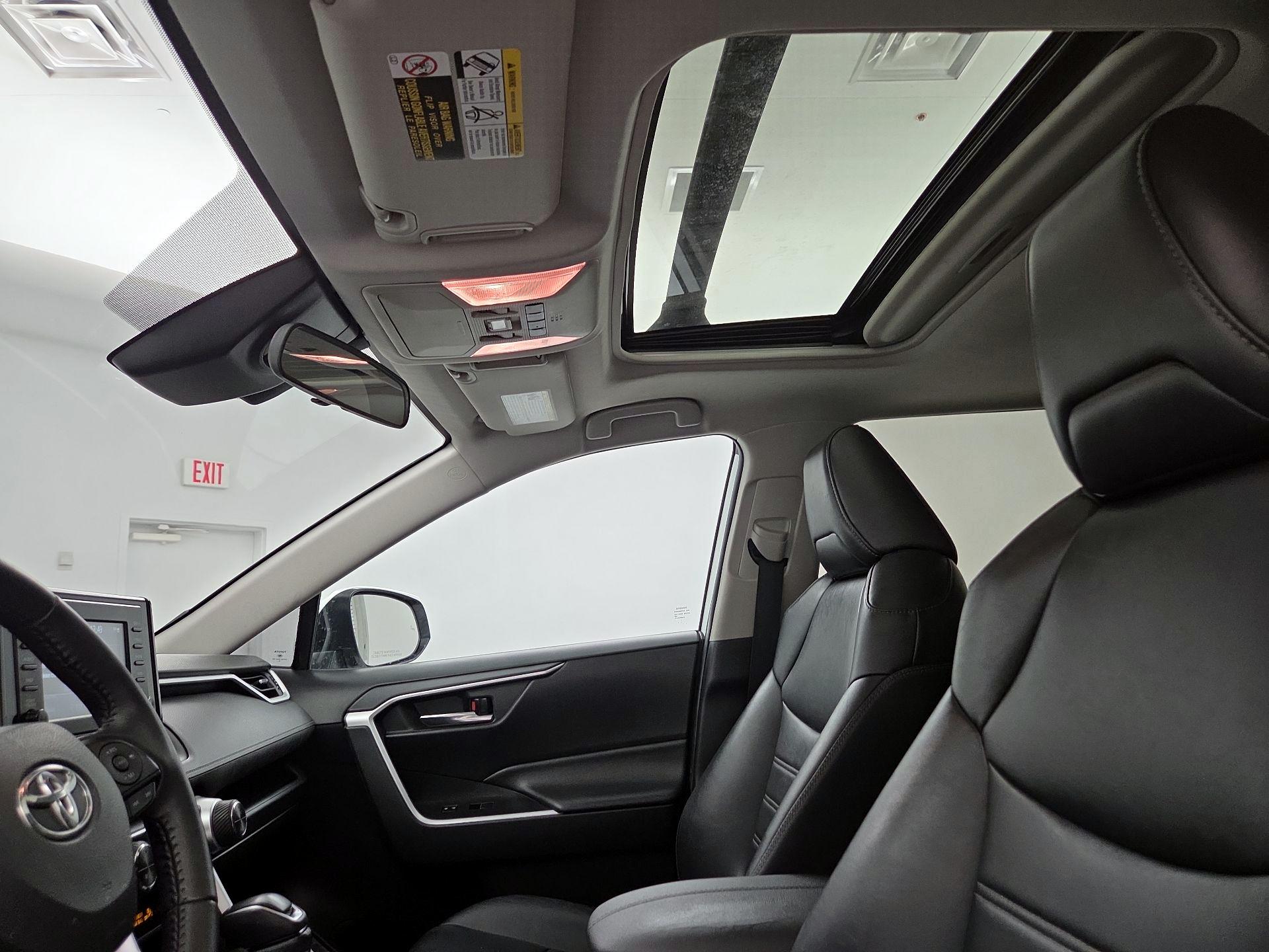 Thumbnail: 2020 Toyota RAV4 - 19