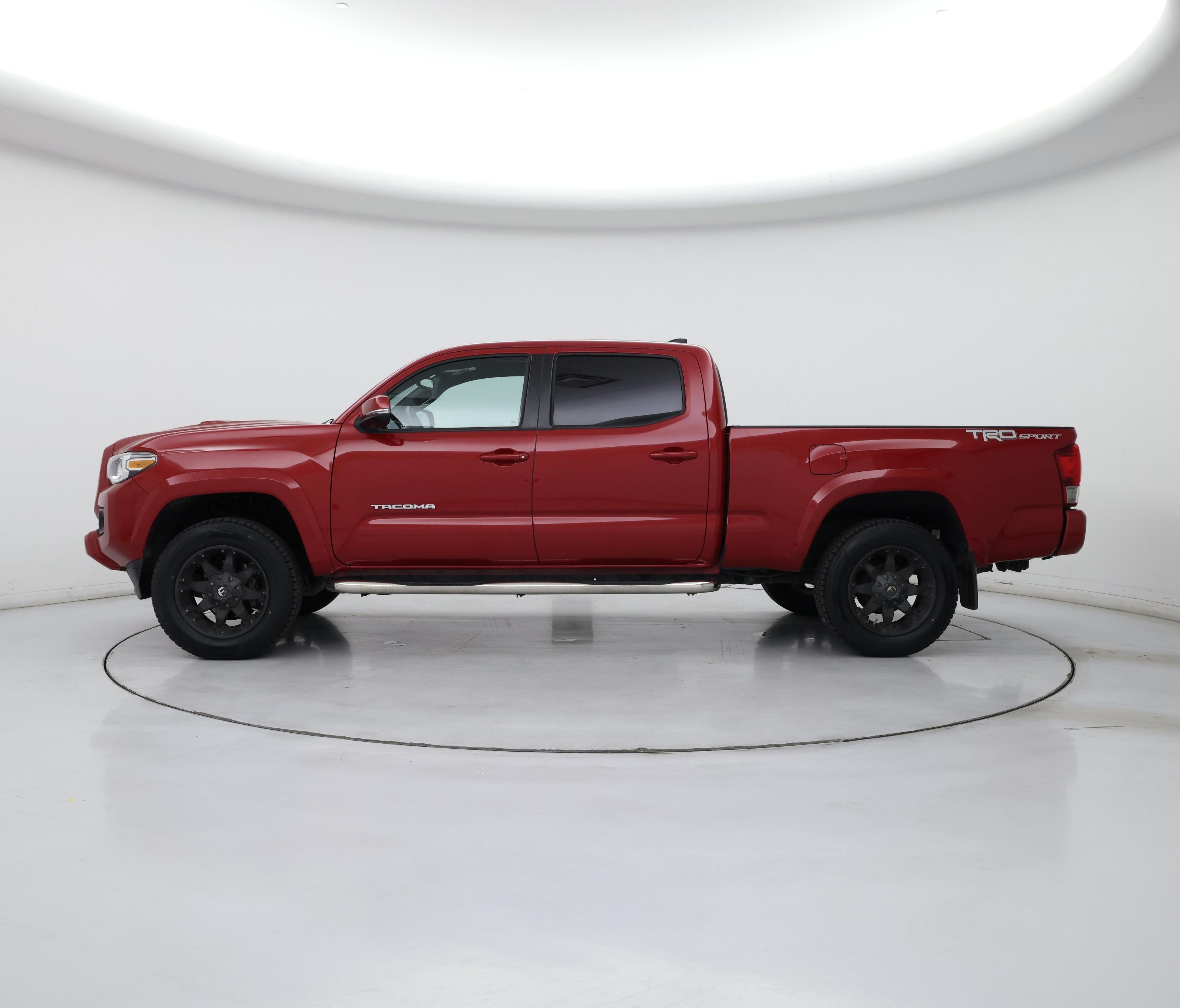 Thumbnail: 2017 Toyota Tacoma - 3