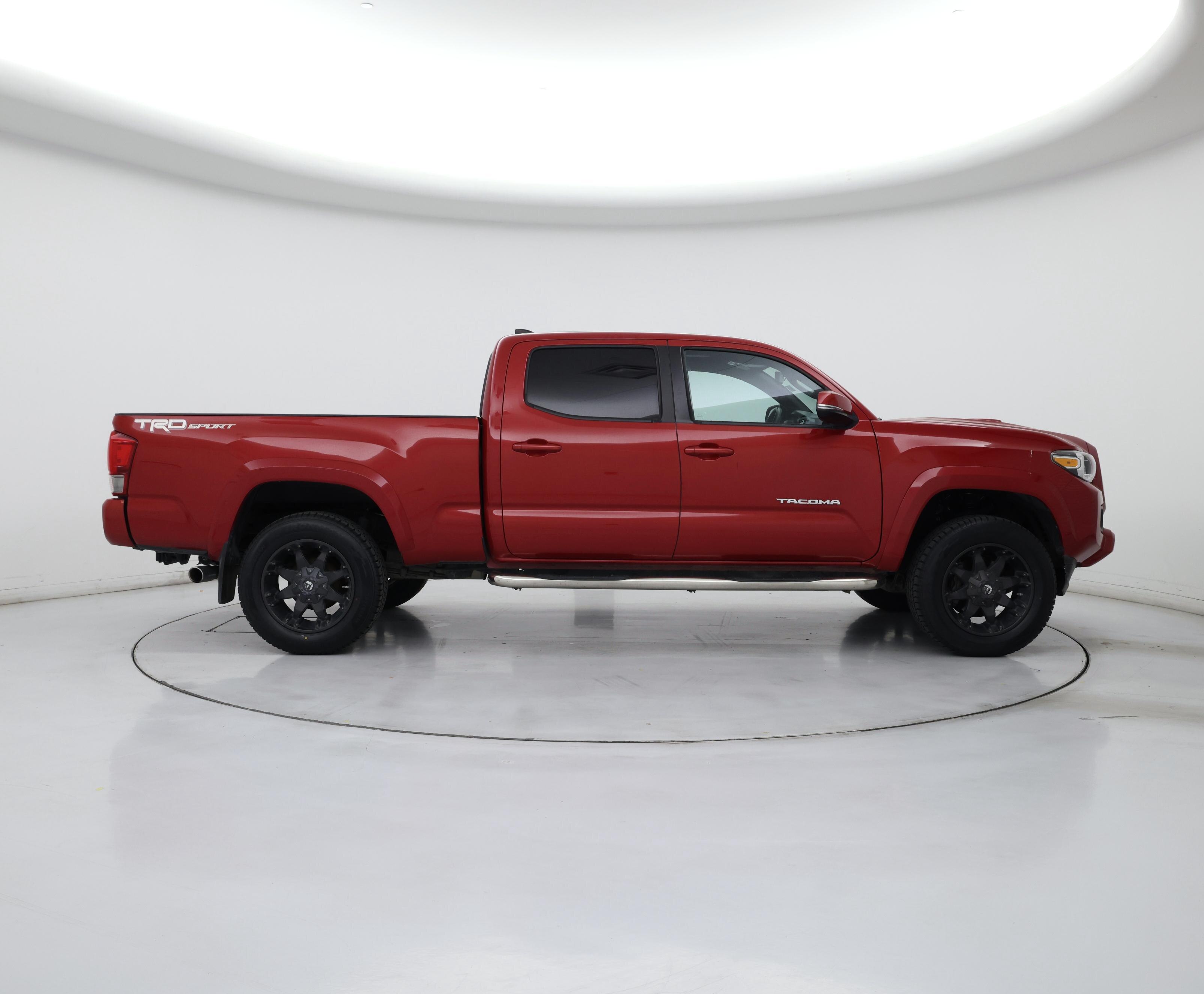 Thumbnail: 2017 Toyota Tacoma - 7