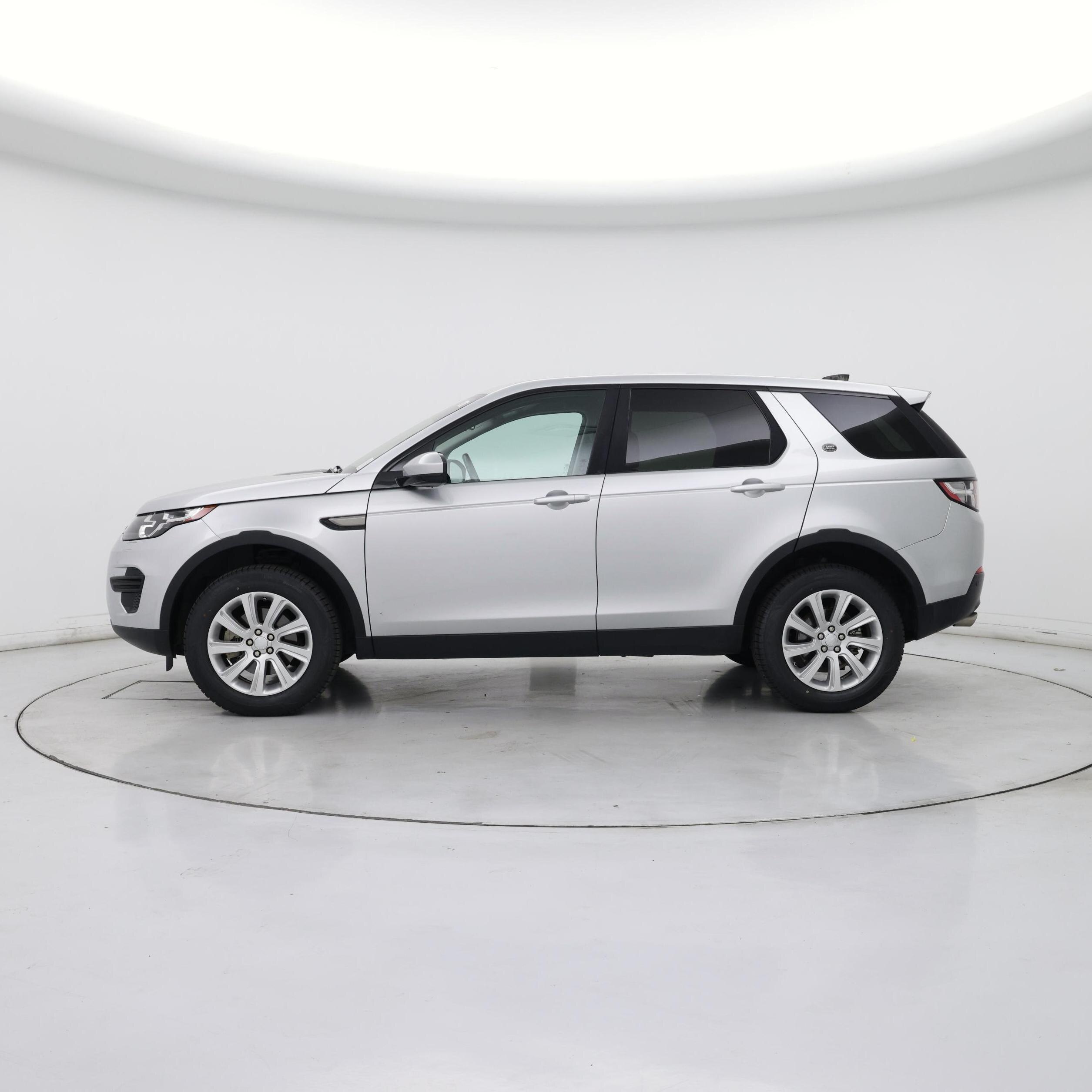 Thumbnail: 2019 Land Rover Discovery Sport - 3