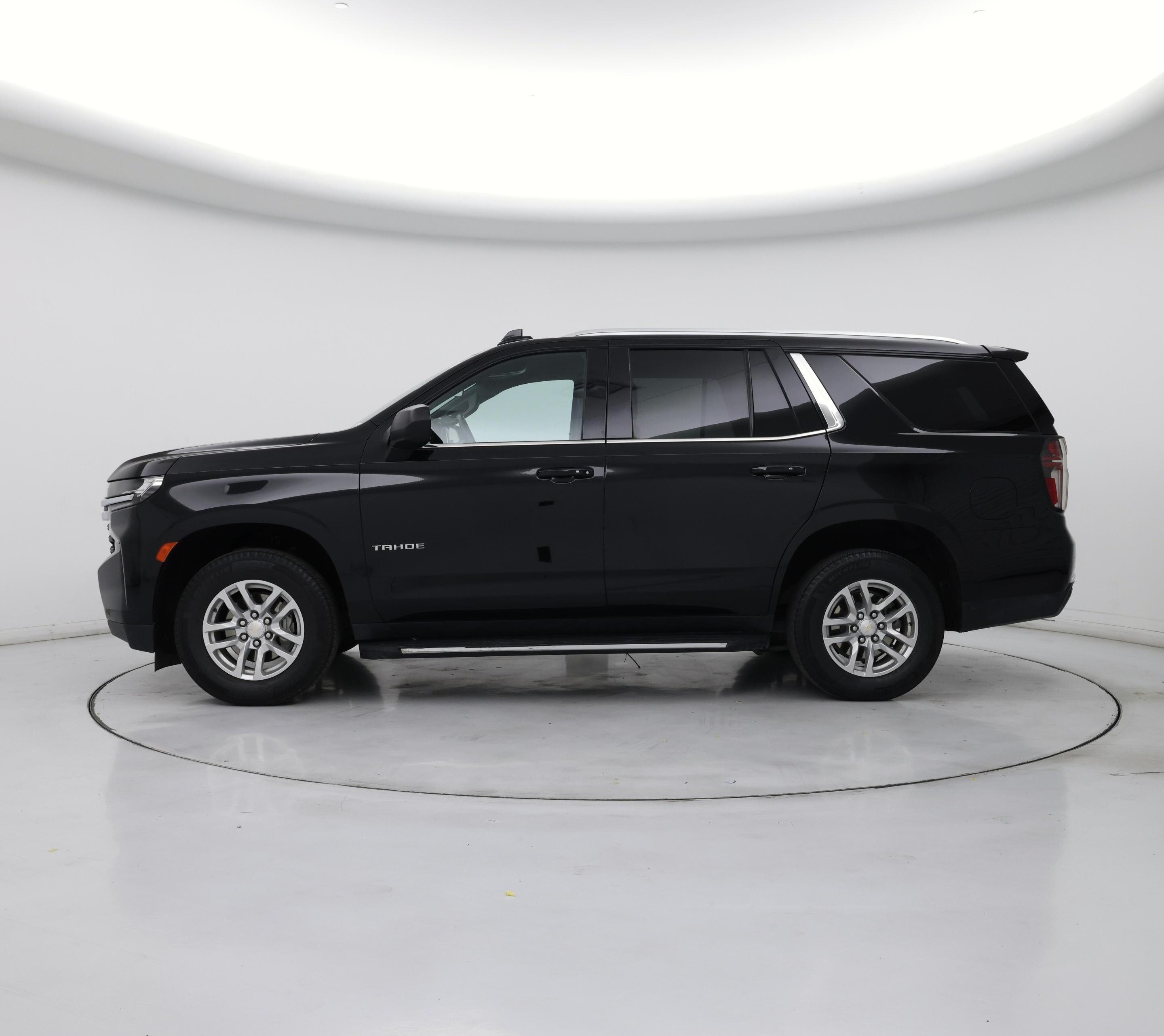 Thumbnail: 2023 Chevrolet Tahoe - 3