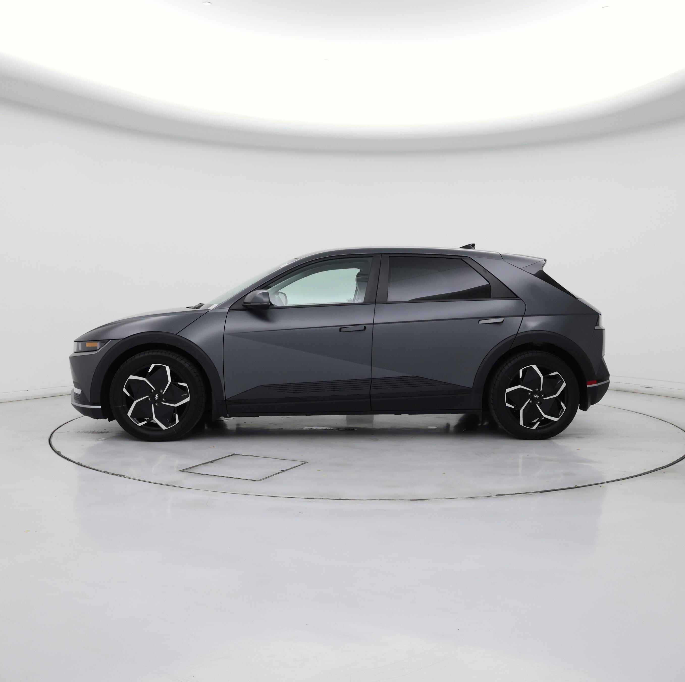 Thumbnail: 2023 Hyundai Ioniq 5 - 3