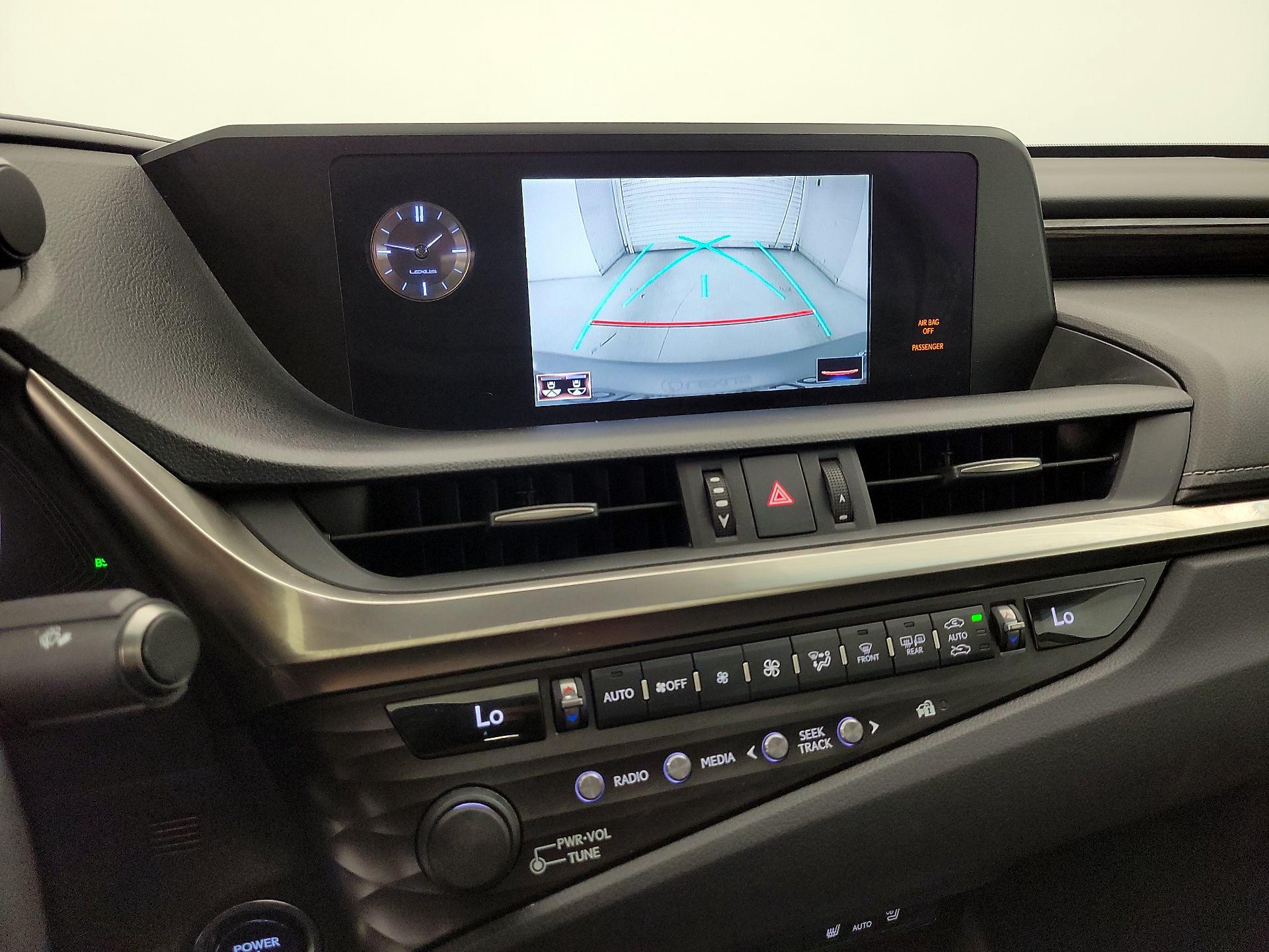Thumbnail: 2019 Lexus ES - 14