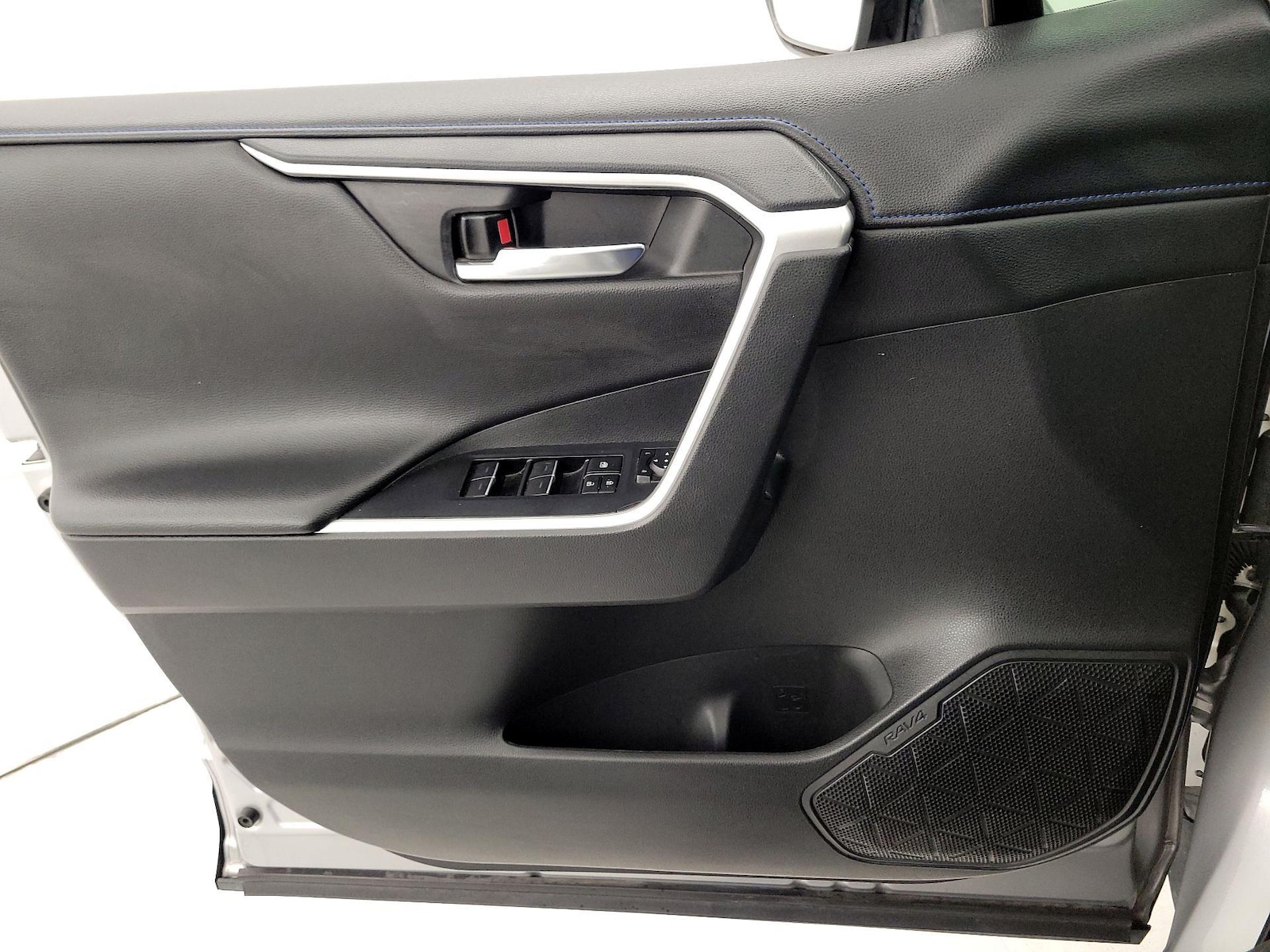 2022 Toyota RAV4 XSE - Photo 13