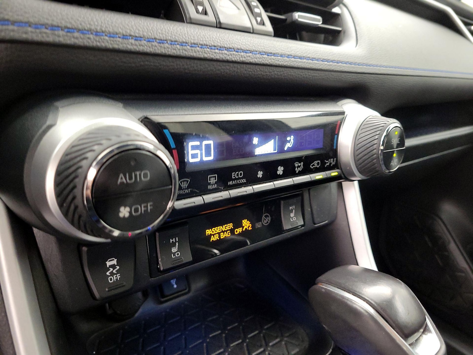 2022 Toyota RAV4 XSE - Photo 17