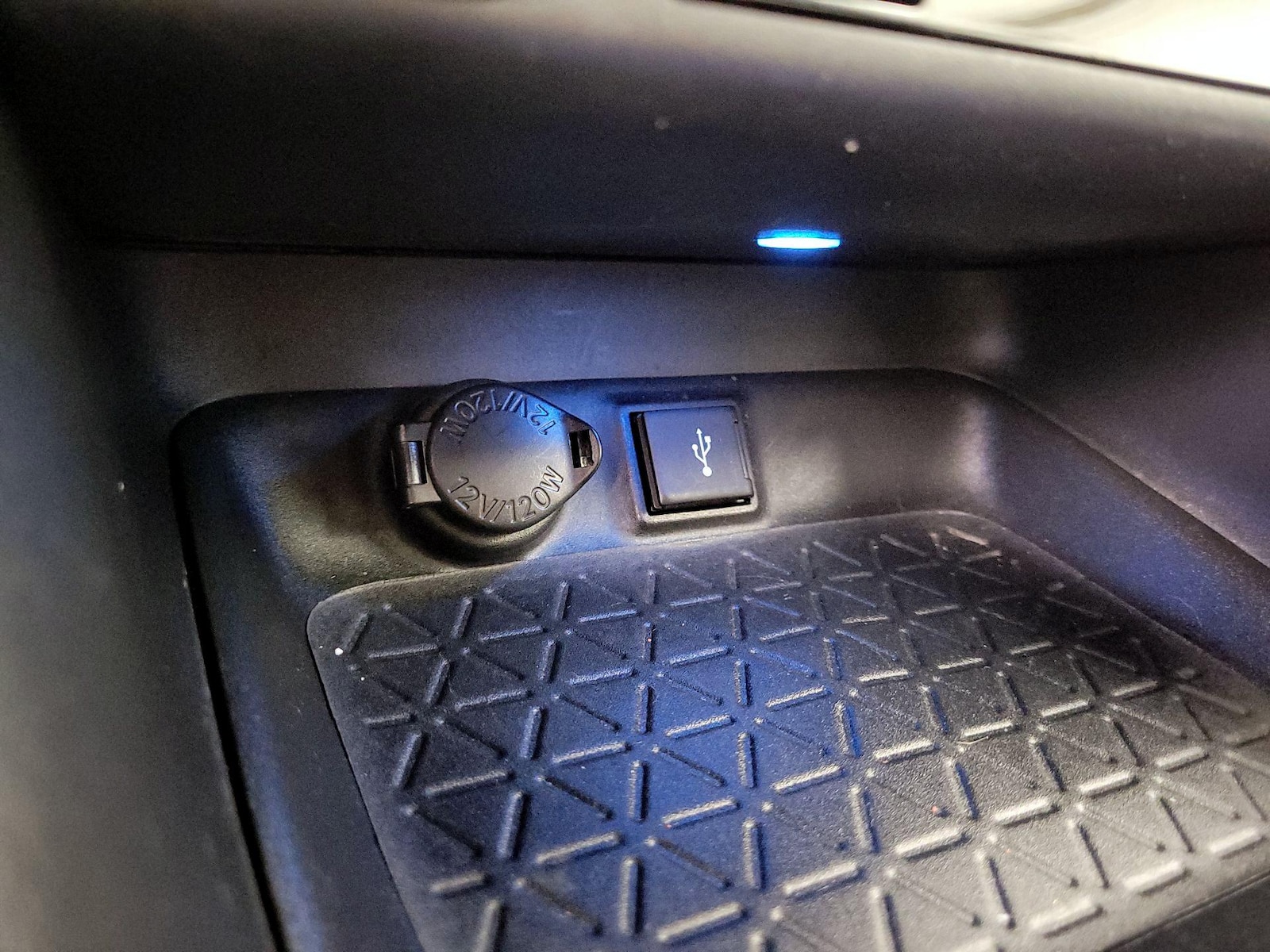 2022 Toyota RAV4 XSE - Photo 19