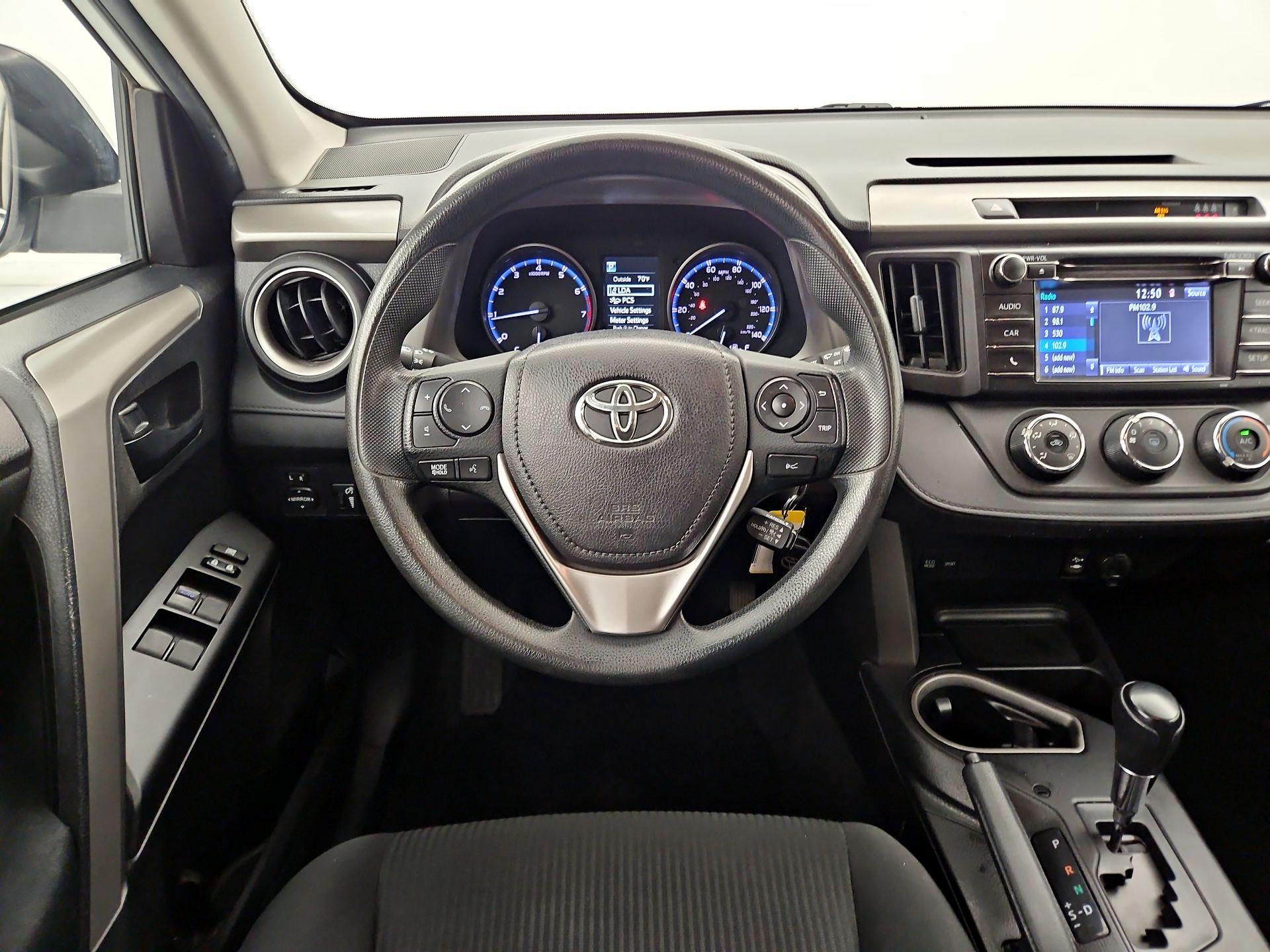 Thumbnail: 2018 Toyota RAV4 - 10