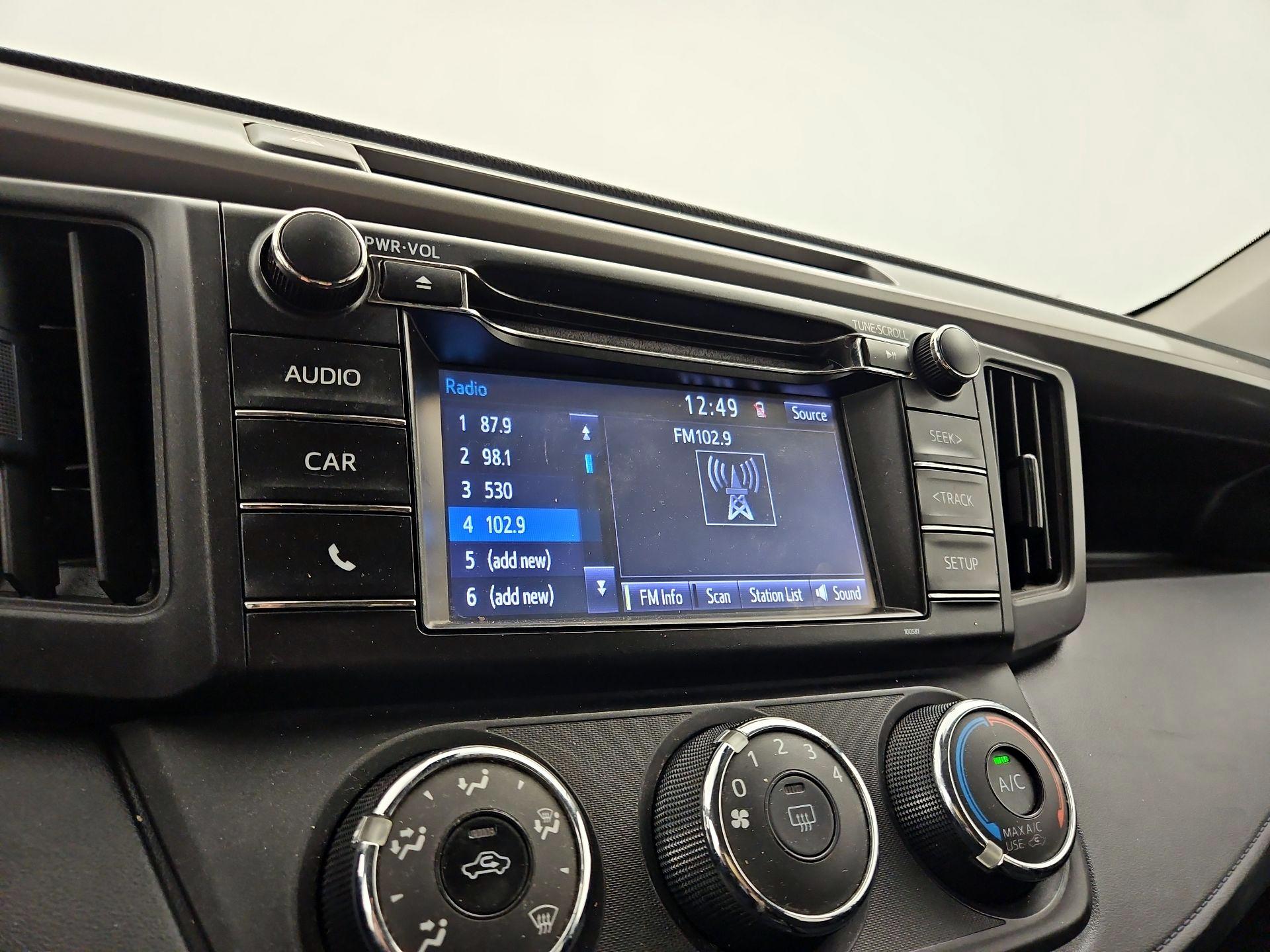 Thumbnail: 2018 Toyota RAV4 - 15