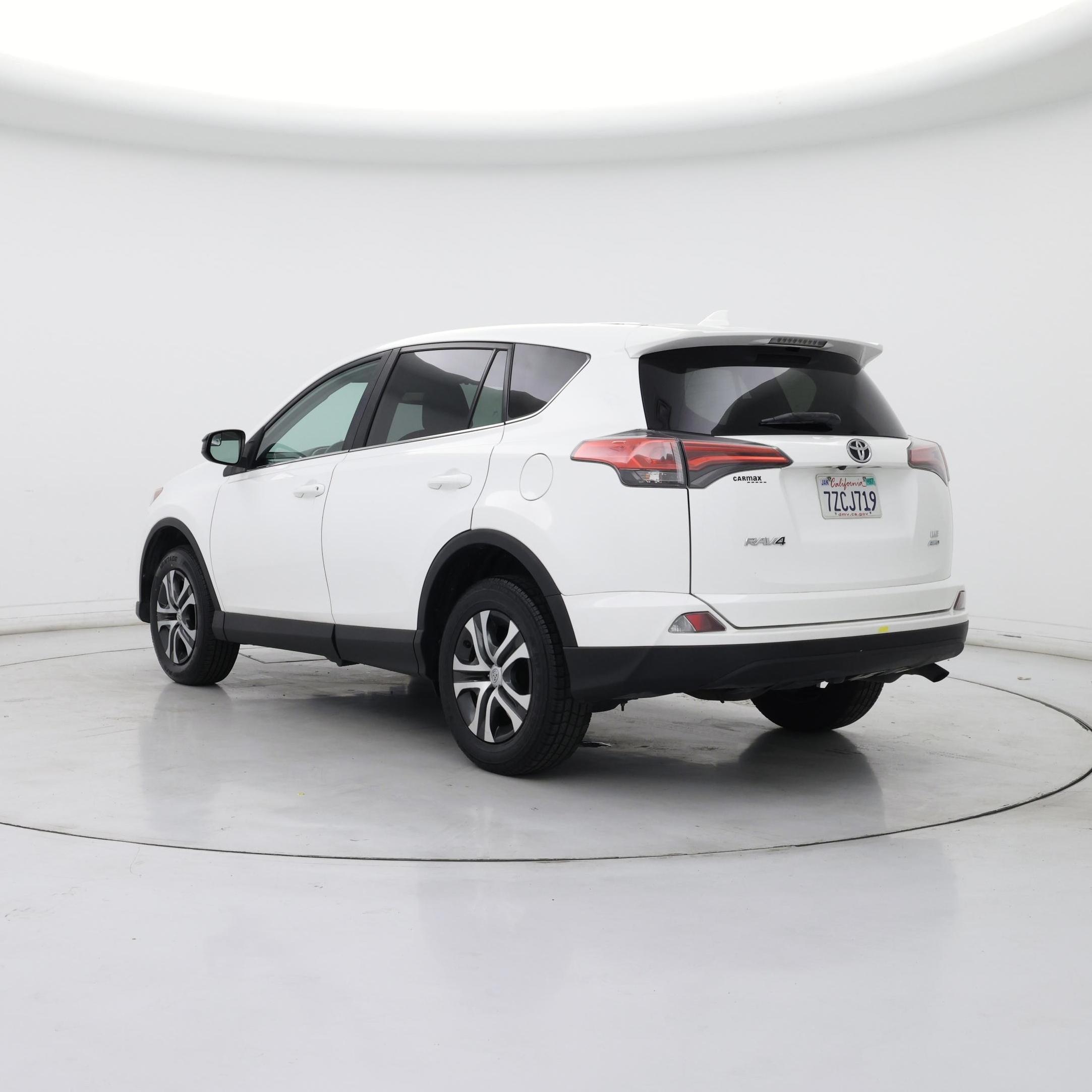 Thumbnail: 2018 Toyota RAV4 - 2