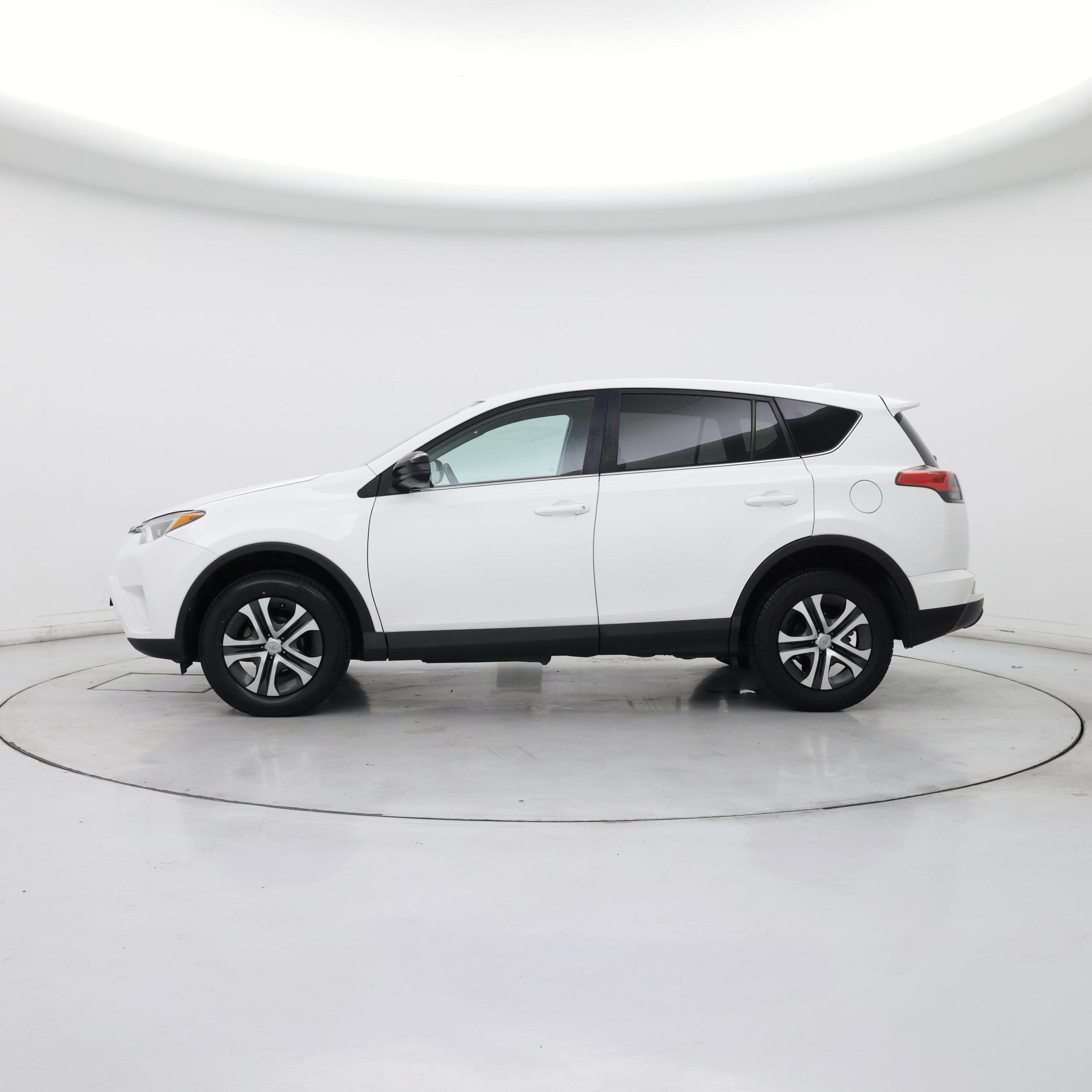 Thumbnail: 2018 Toyota RAV4 - 3