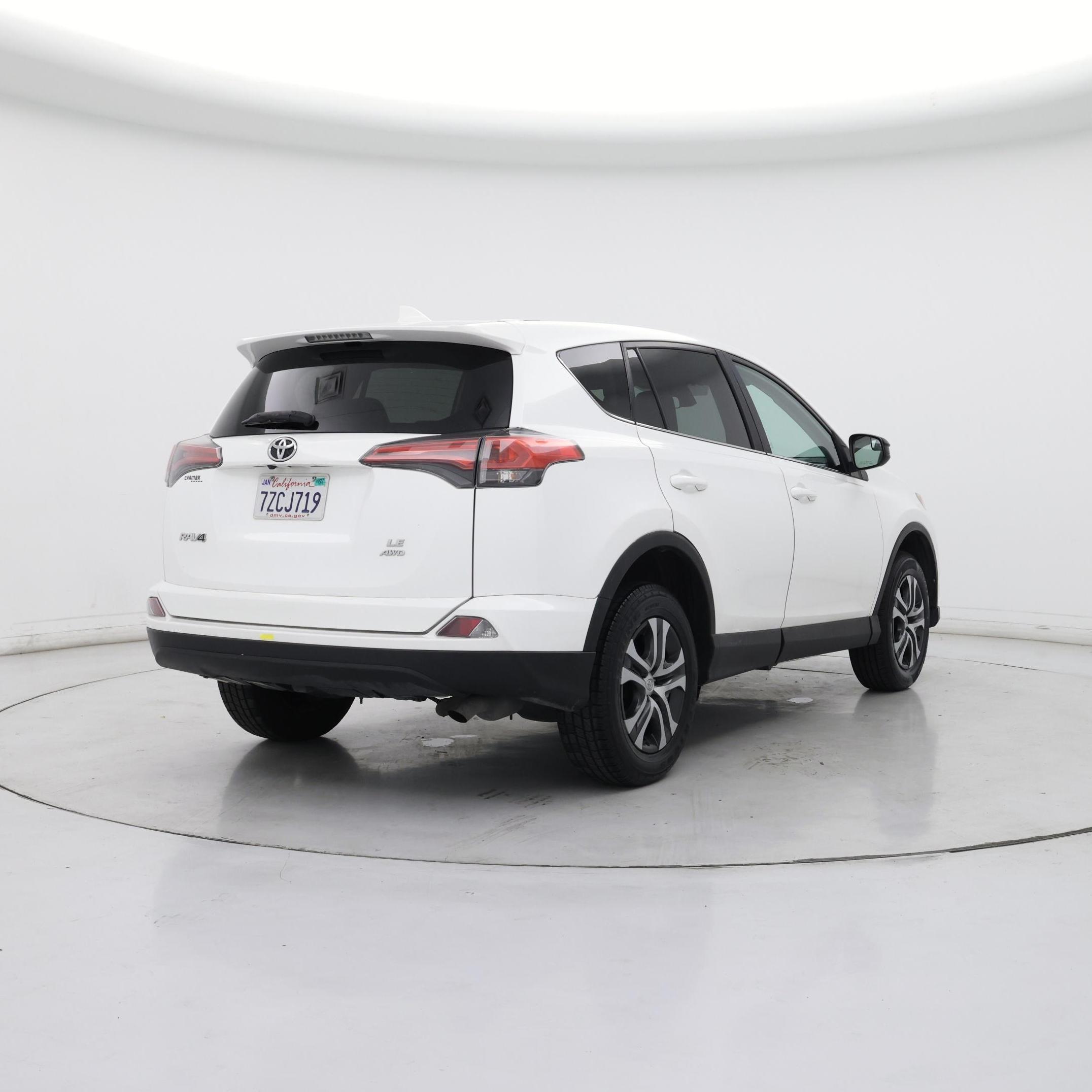 Thumbnail: 2018 Toyota RAV4 - 8