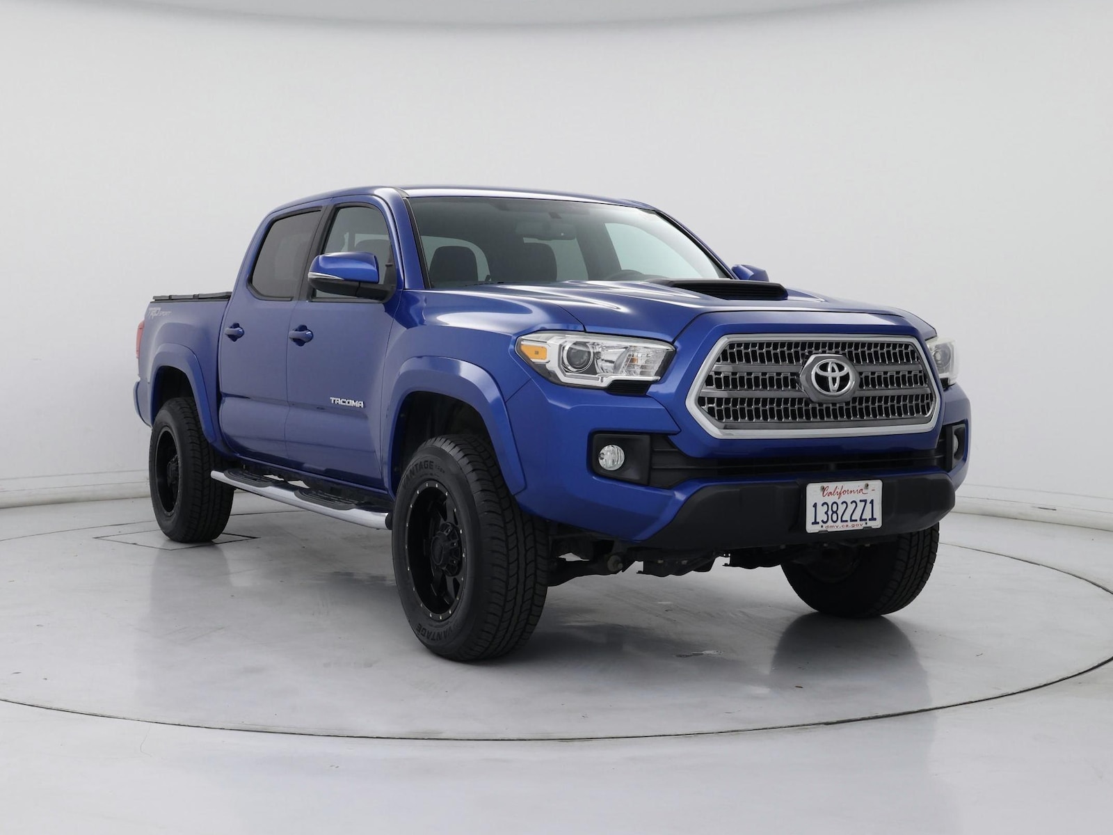 2016 Toyota Tacoma TRD Sport - Photo 2