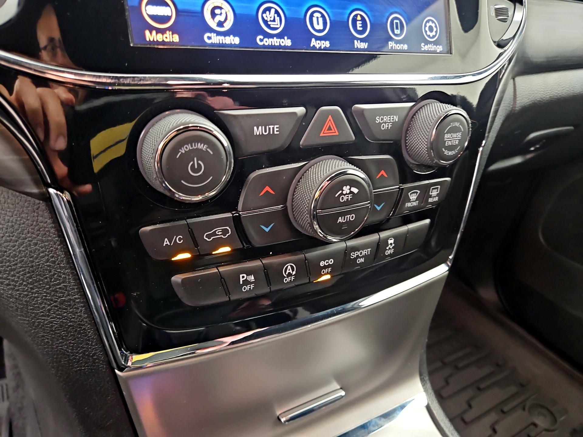 Thumbnail: 2020 Jeep Grand Cherokee - 17